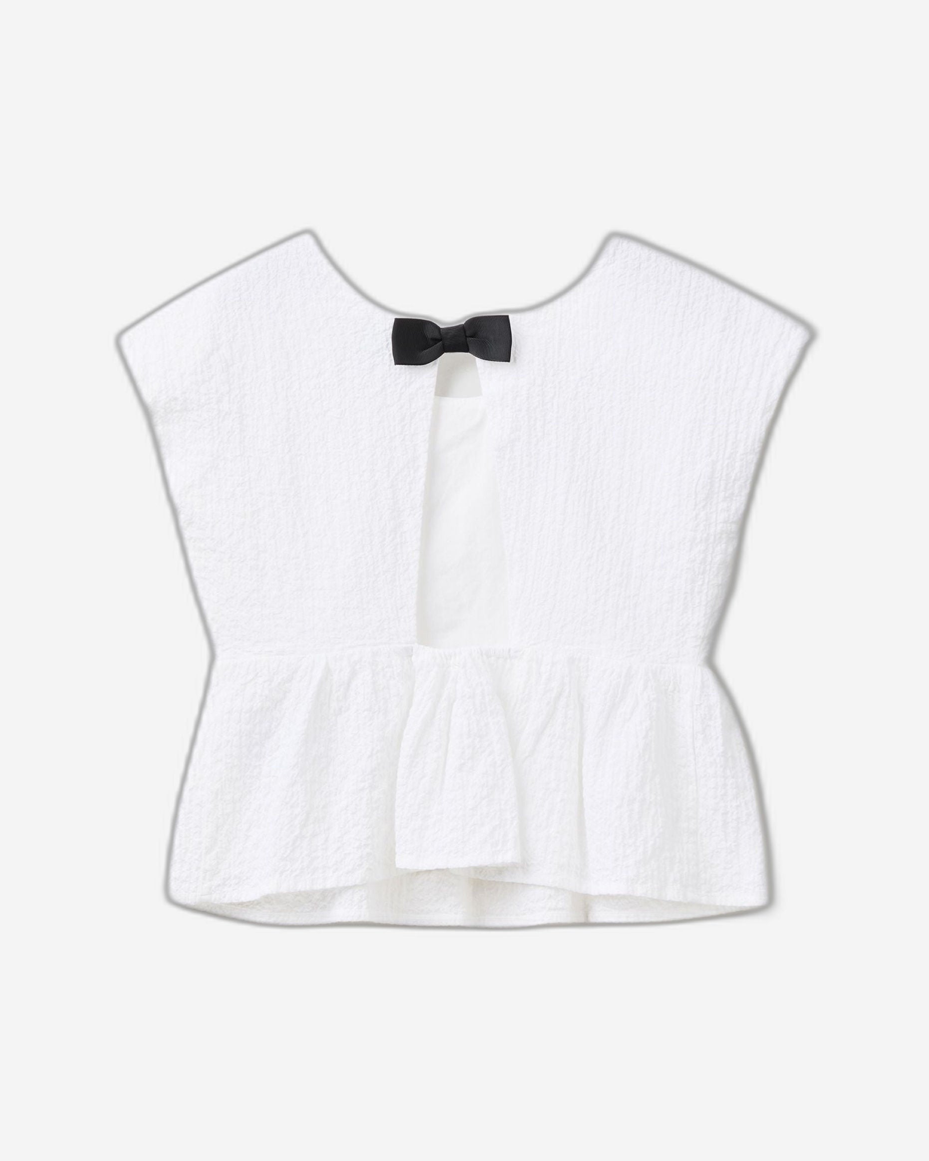 بلوزة مع فيونكة في الخلف