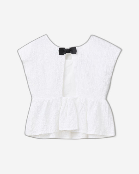 بلوزة مع فيونكة في الخلف