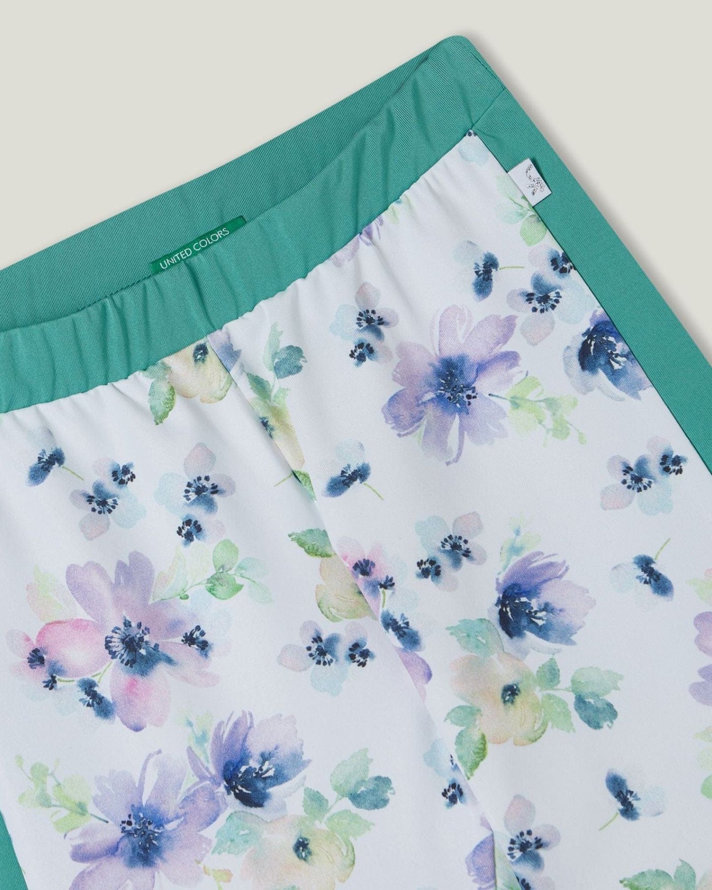 طماق بطبعة زهور