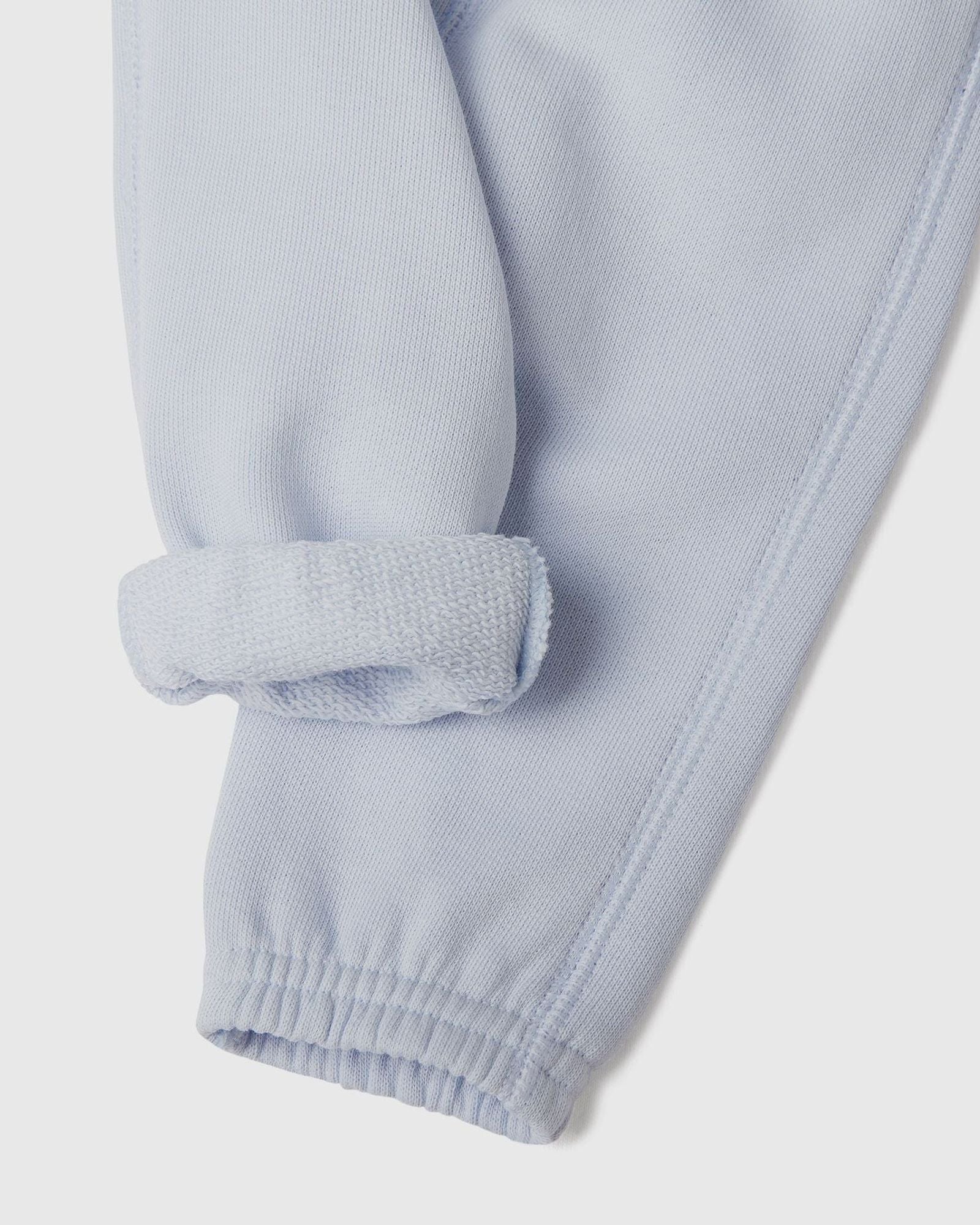 بنطال رياضي ناعم مع تطريز