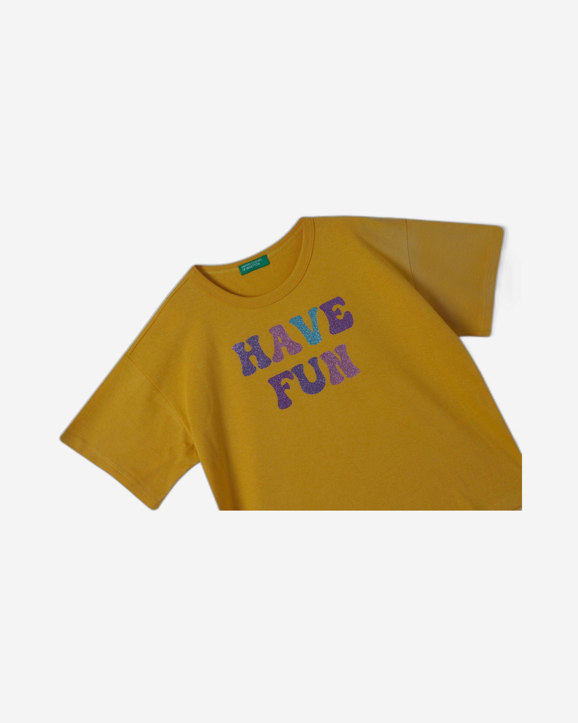 تي شيرت بطبعة لامعة