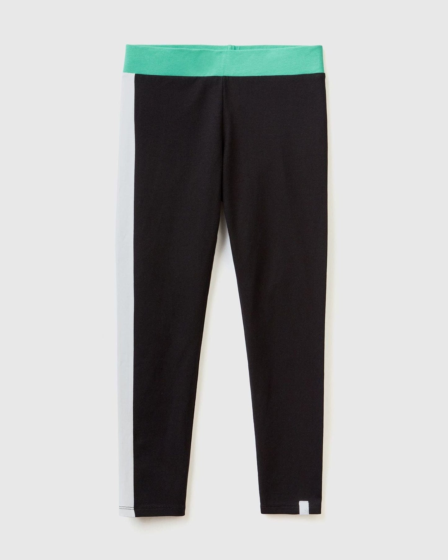 طماق بألوان متعددة