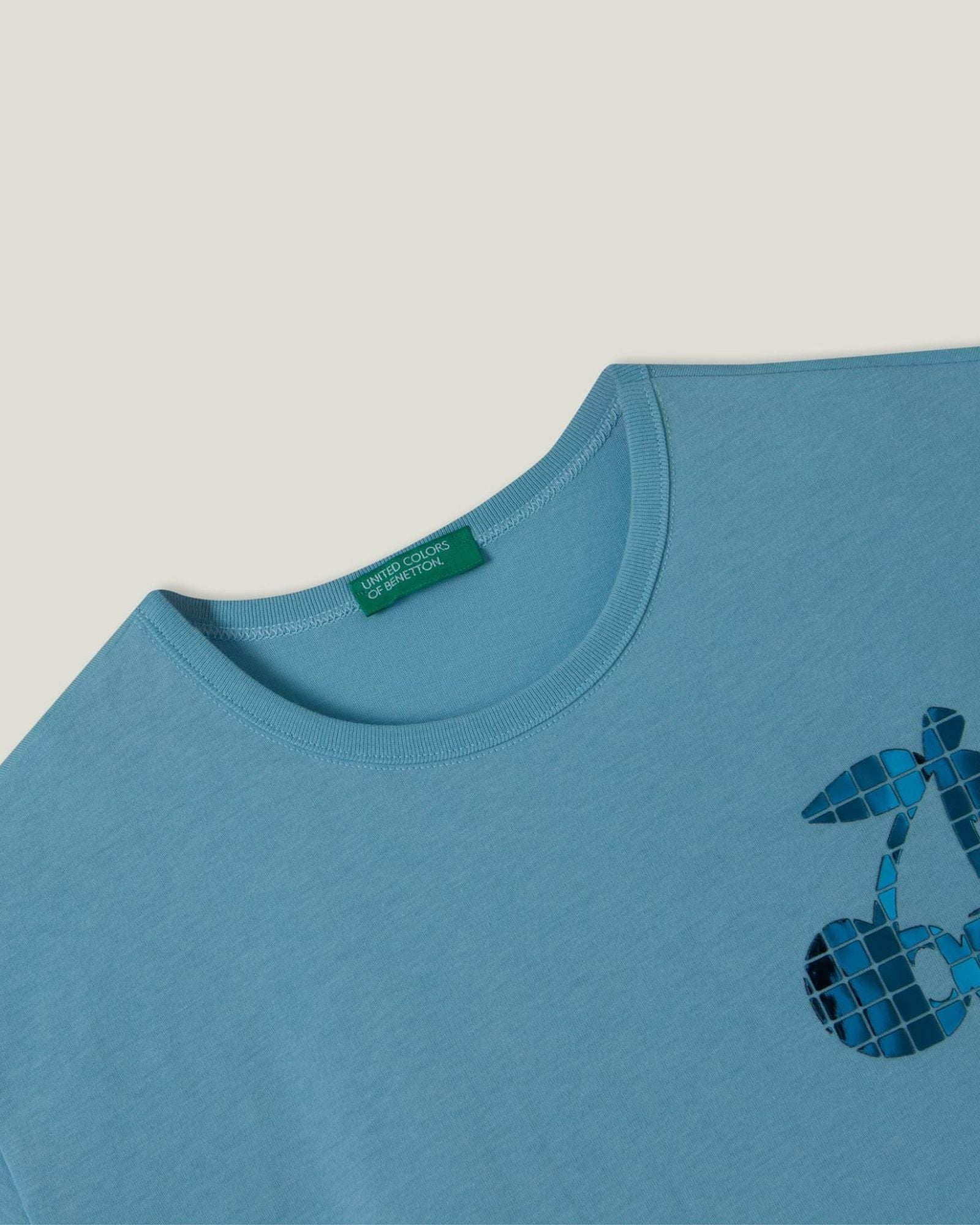 تي شيرت بقصّة مربعة مع تطريز