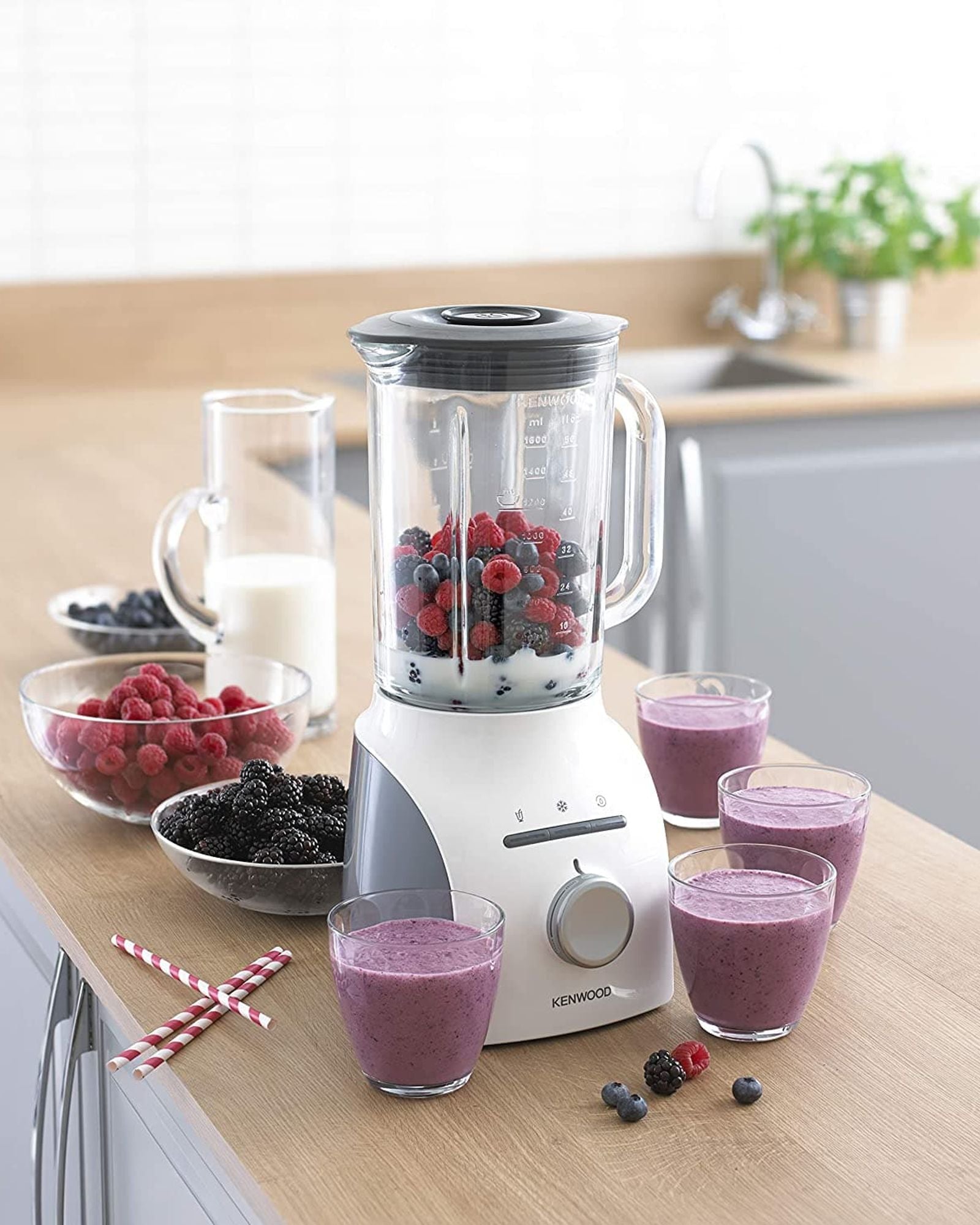 خلاط كينوود مع مطحنة