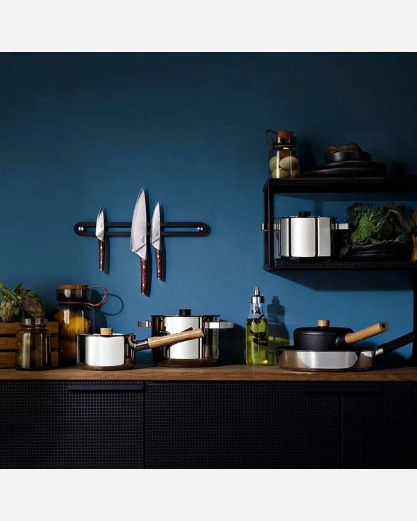 مقلاة إيفا سولو 281424 مع غطاء، قطر 24 بوصة، من الفولاذ المقاوم للصدأ من نورديك كيتشن