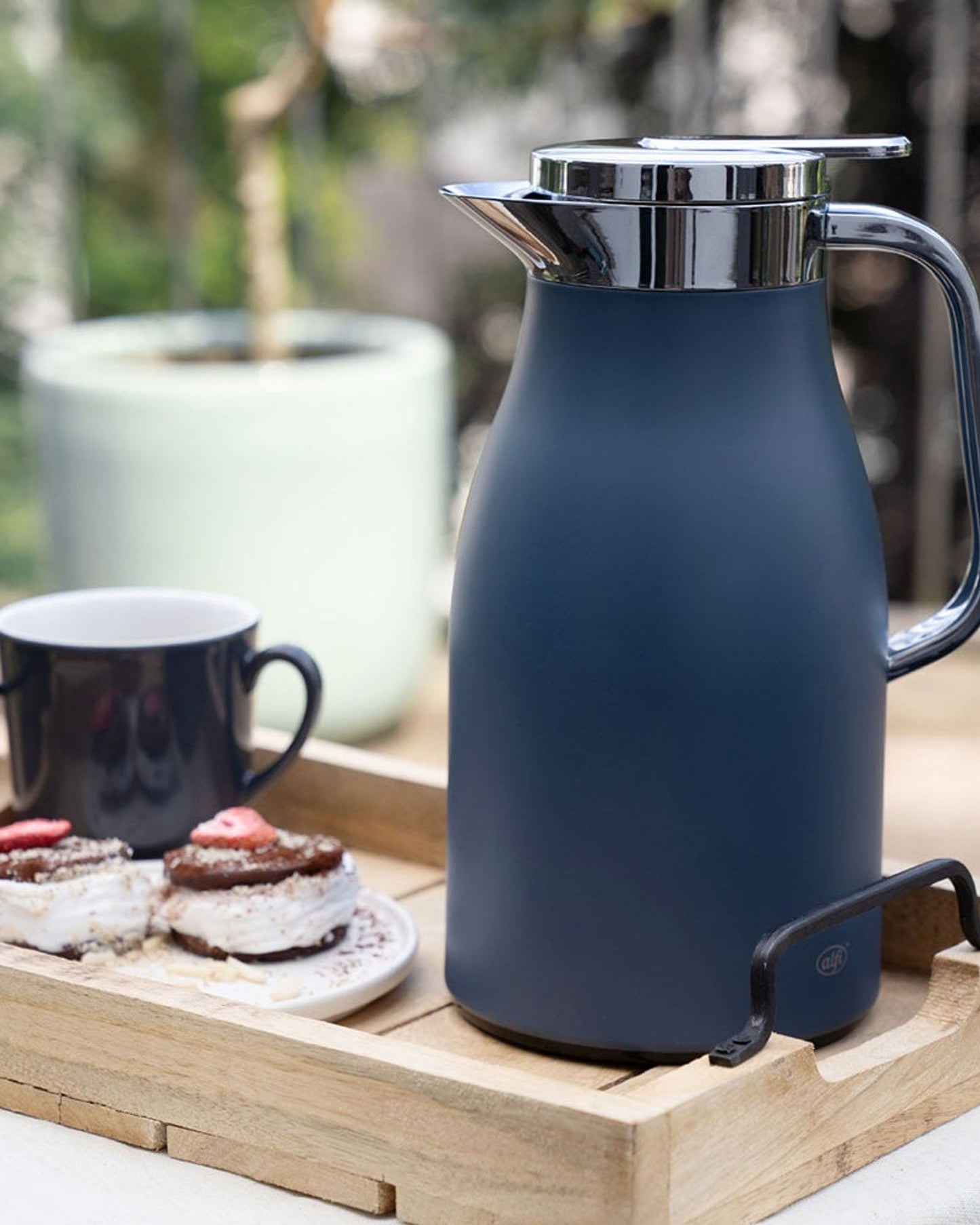 قارورة ألفي سكاي لاين من قماش الدنيم الداكن سعة 1 لتر، لون كروم