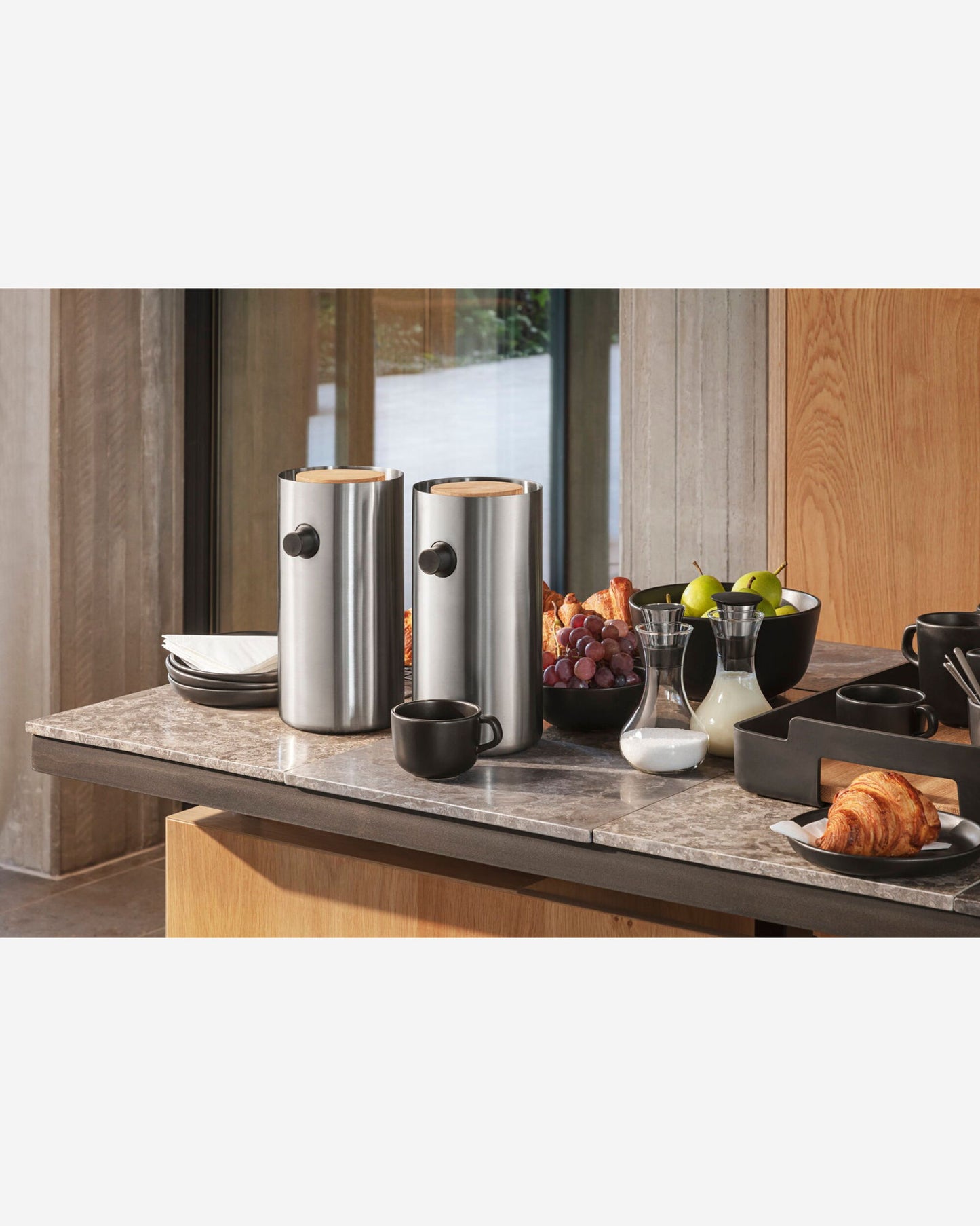 إبريق إيفا سولو 502903 نورديك كيتشن بمضخة شفط، سعة 1.8 لتر، مصنوع من الفولاذ المقاوم للصدأ