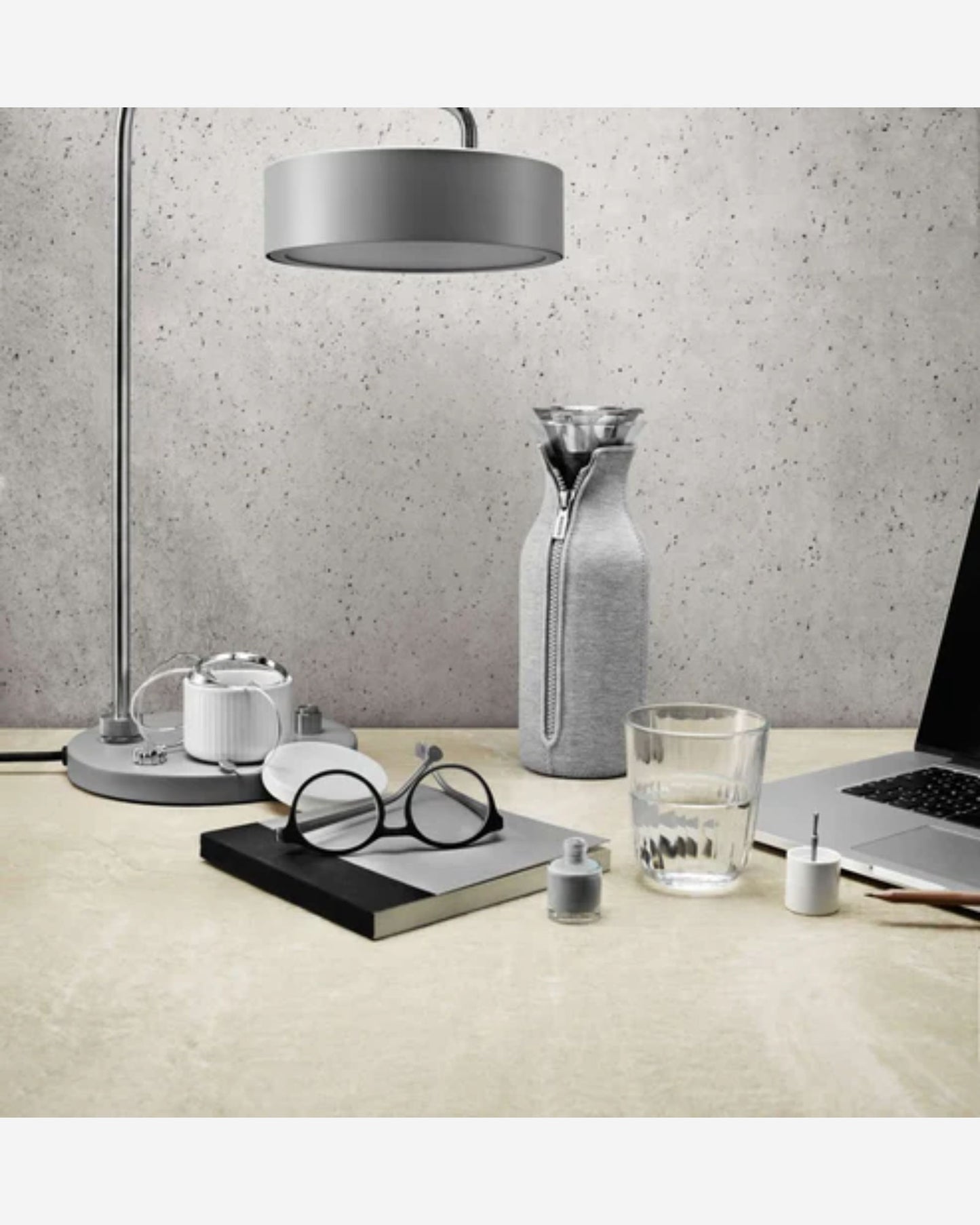 إيفا سولو 567974 إبريق ثلاجة 1 لتر رمادي فاتح منسوج