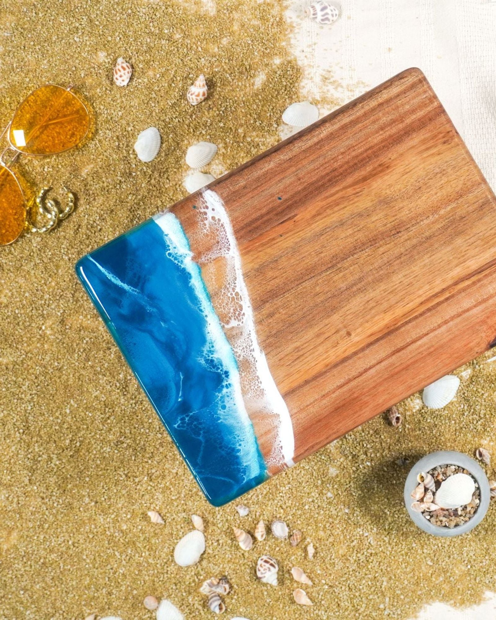 لوحة إعلانية لين وليانا، ٨×١١×١/٢ بوصة، أجواء المحيط