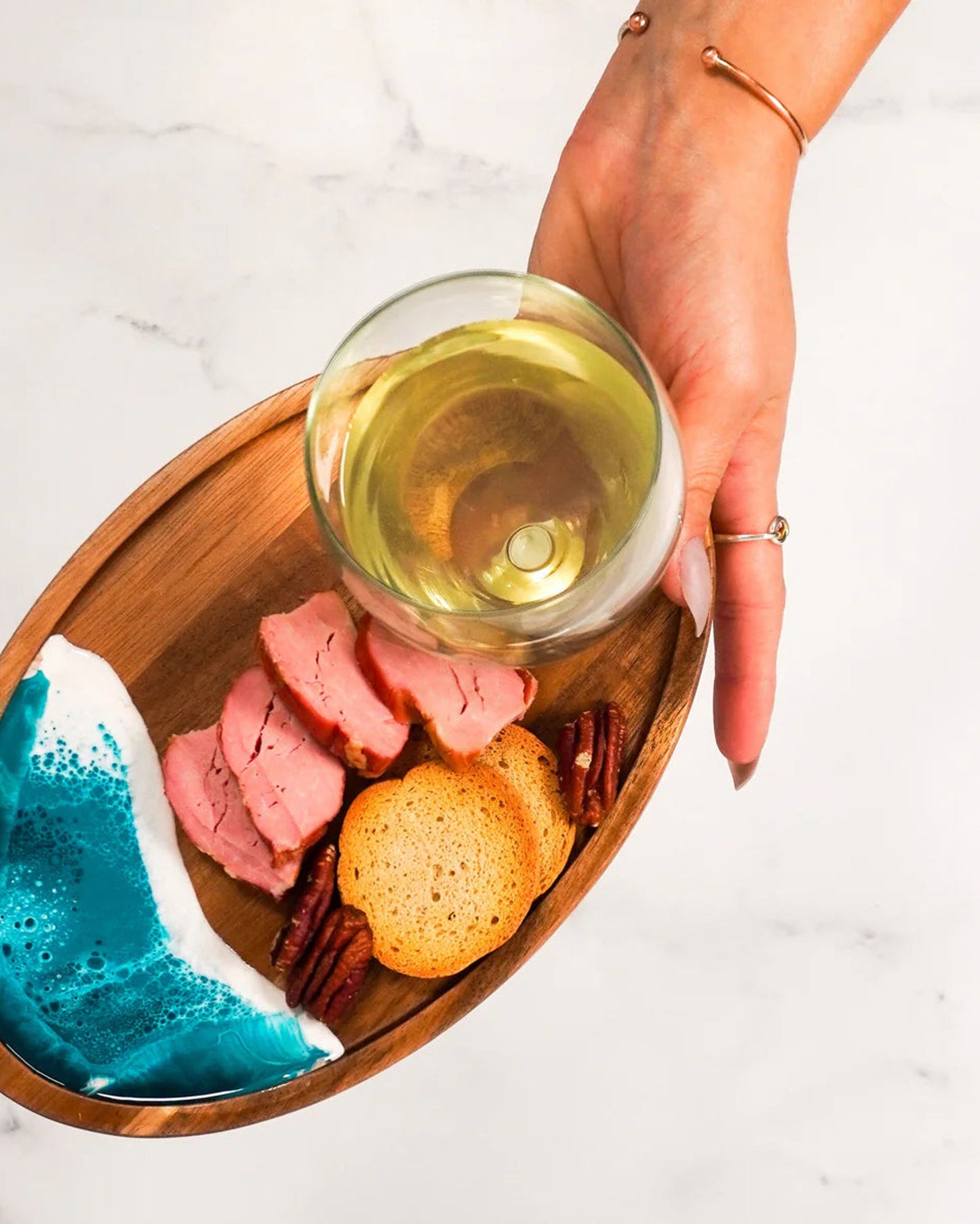 صينية مقبلات لين وليانا، أجواء المحيط