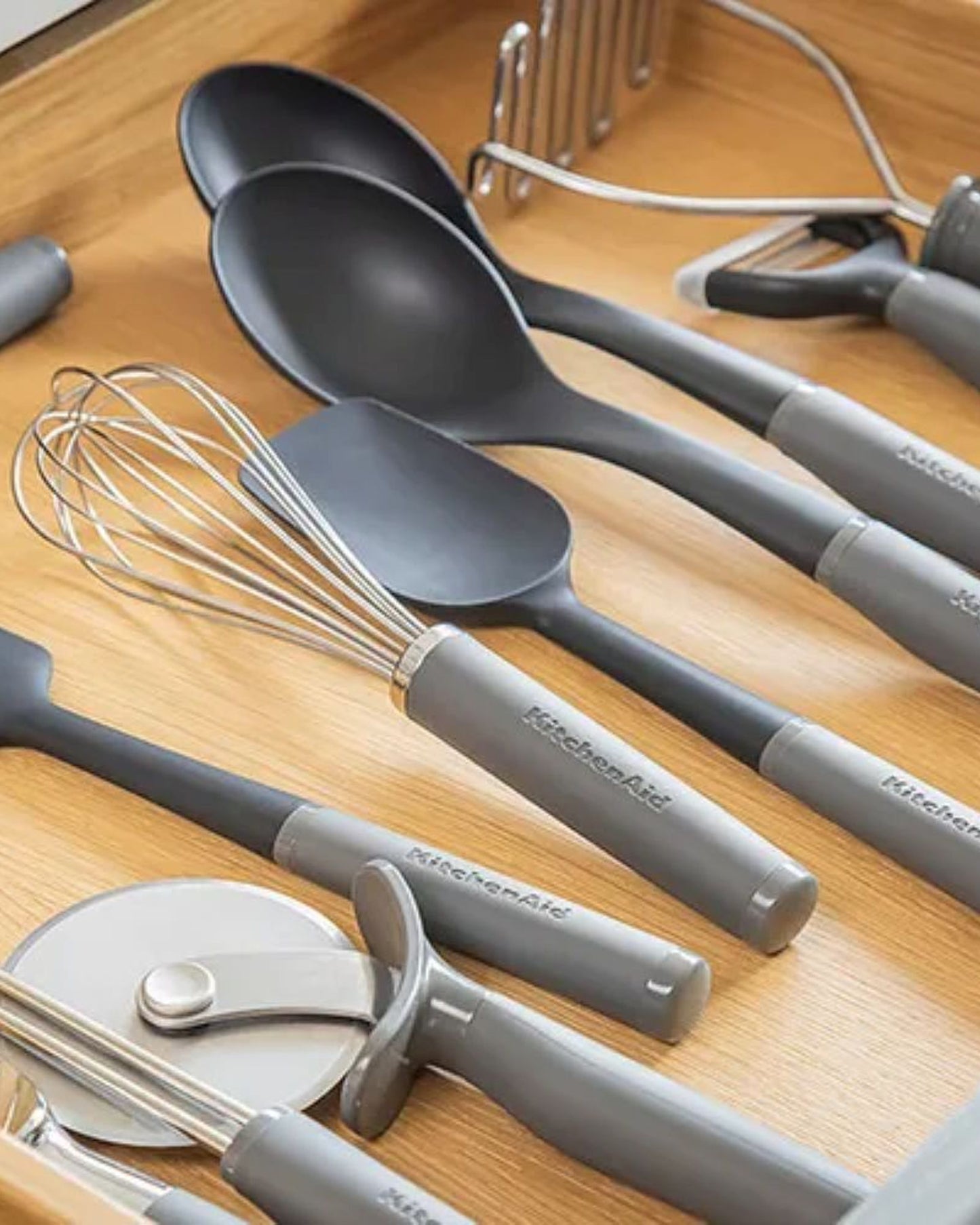 خفاقة كيتشن إيد كور يوتيليتي باللون الرمادي الفحمي