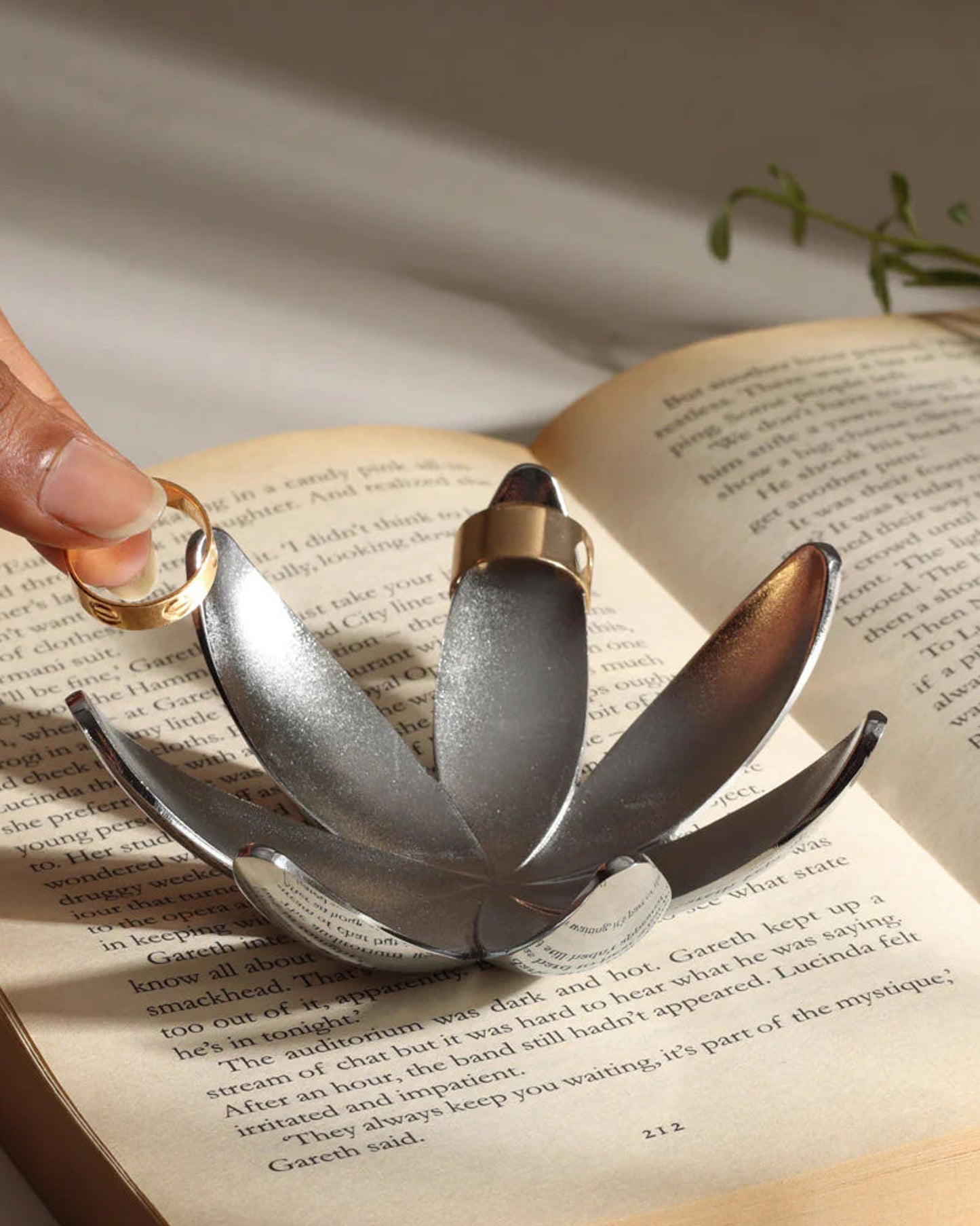 حامل خاتم ماغنوليا من أومبرا، 1/12 كروم