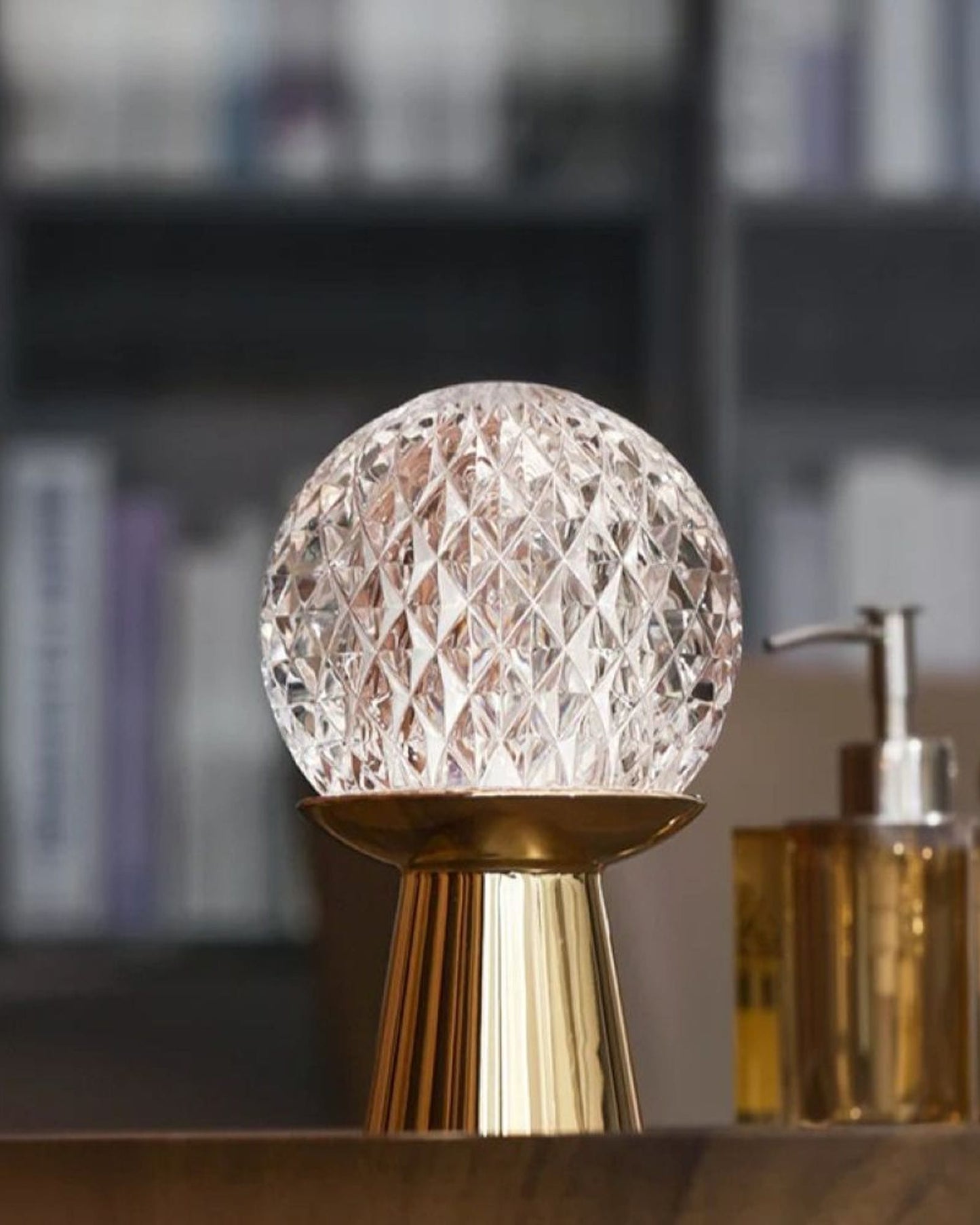 مصباح طاولة من وينكو مورغان، يعمل بتقنية LED، قابل للشحن عبر منفذ USB، مزود بثلاثة مستويات للمس لزيادة سطوع الضوء، طراز E-295-0044T-X40