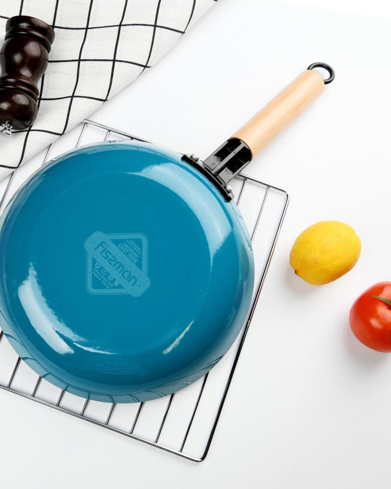 مقلاة فيسمان غير لاصقة مطلية بالمينا من الحديد الزهر خفيف الوزن، سلسلة سيجرين، أزرق/أسود/بيج، 24×4.5 سم