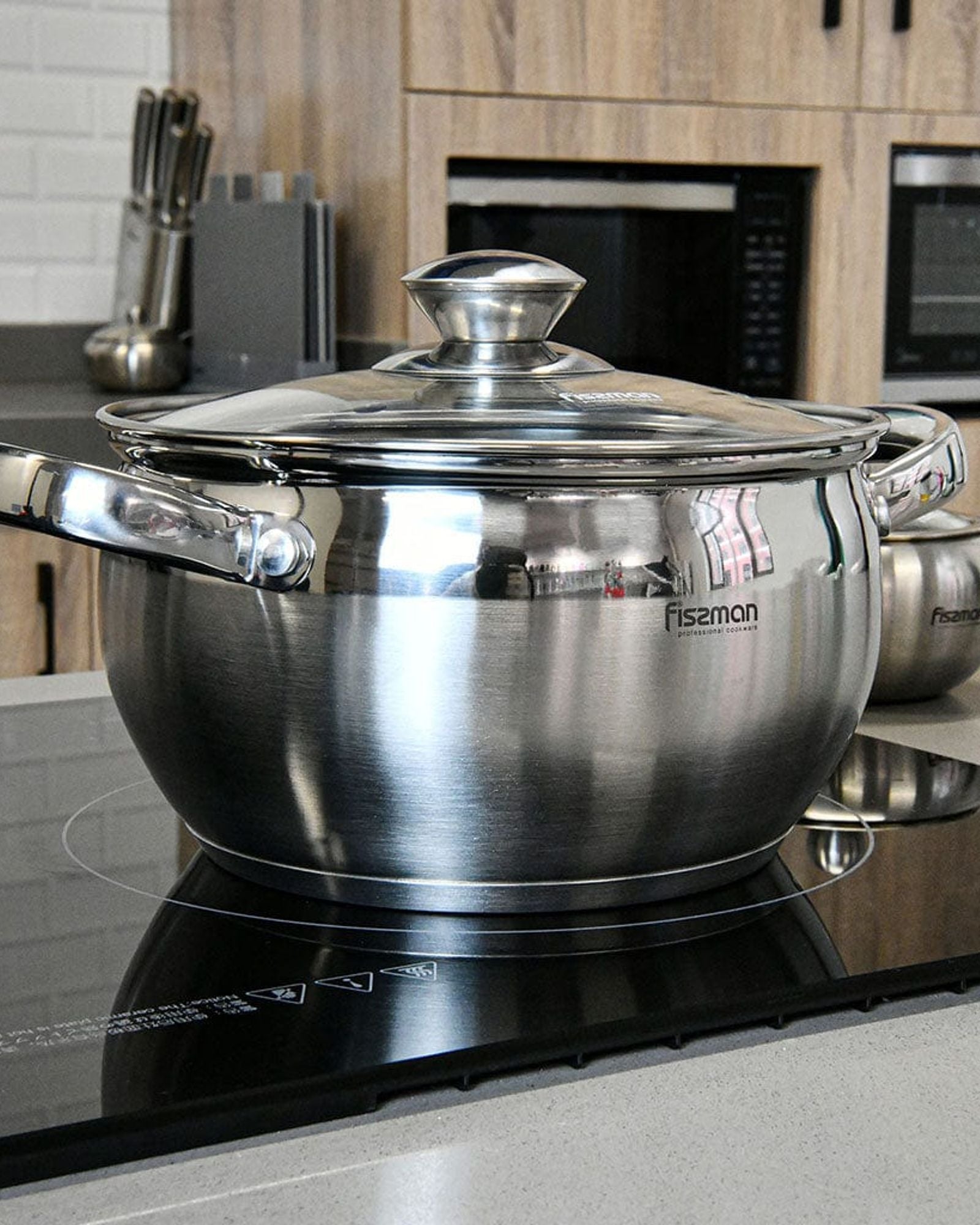 قدر فيسمان مع غطاء زجاجي من سلسلة برايم من الفولاذ المقاوم للصدأ وقاعدة حثية فضية 16 × 9.5 سم / 1.9 لتر