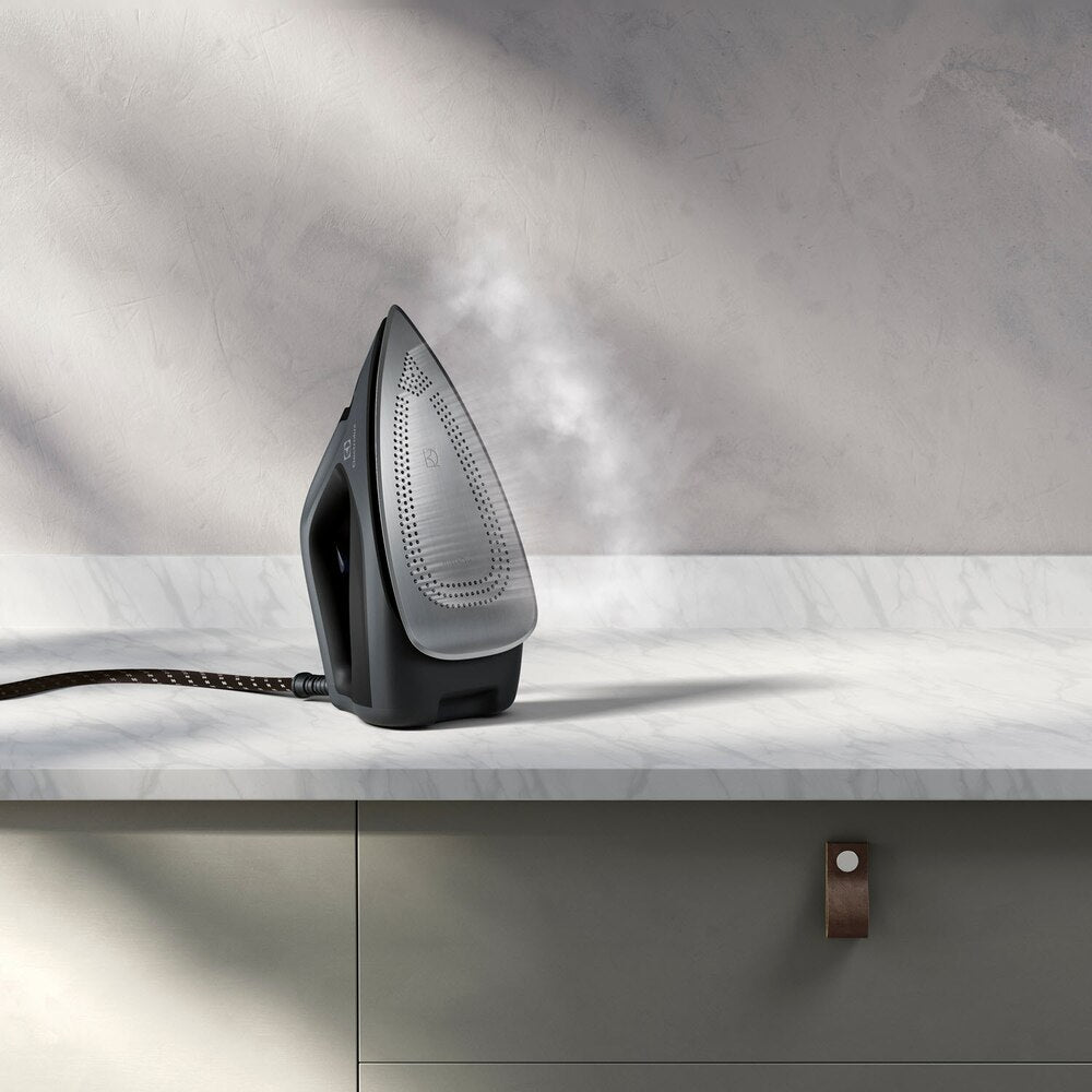 مكواة بخار إلكترولوكس