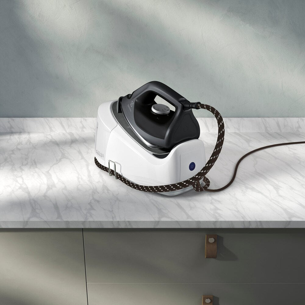 مكواة بخار إلكترولوكس