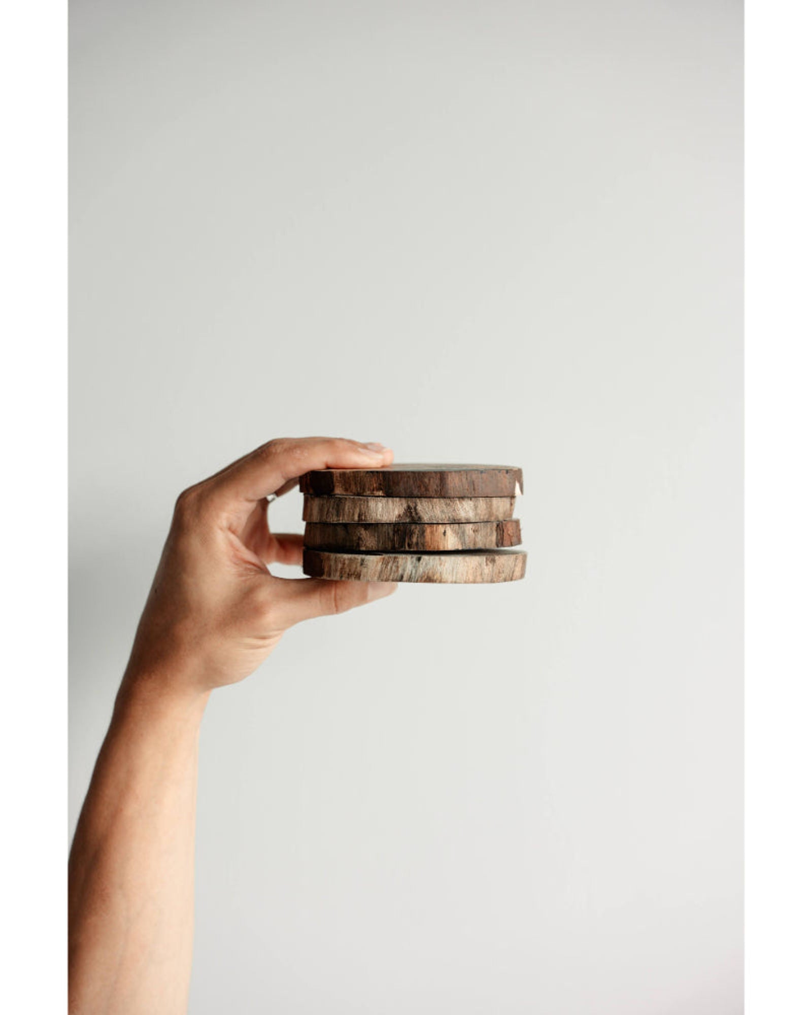 مجموعة قواعد أكواب خشبية من نورديكو - 4 قطع