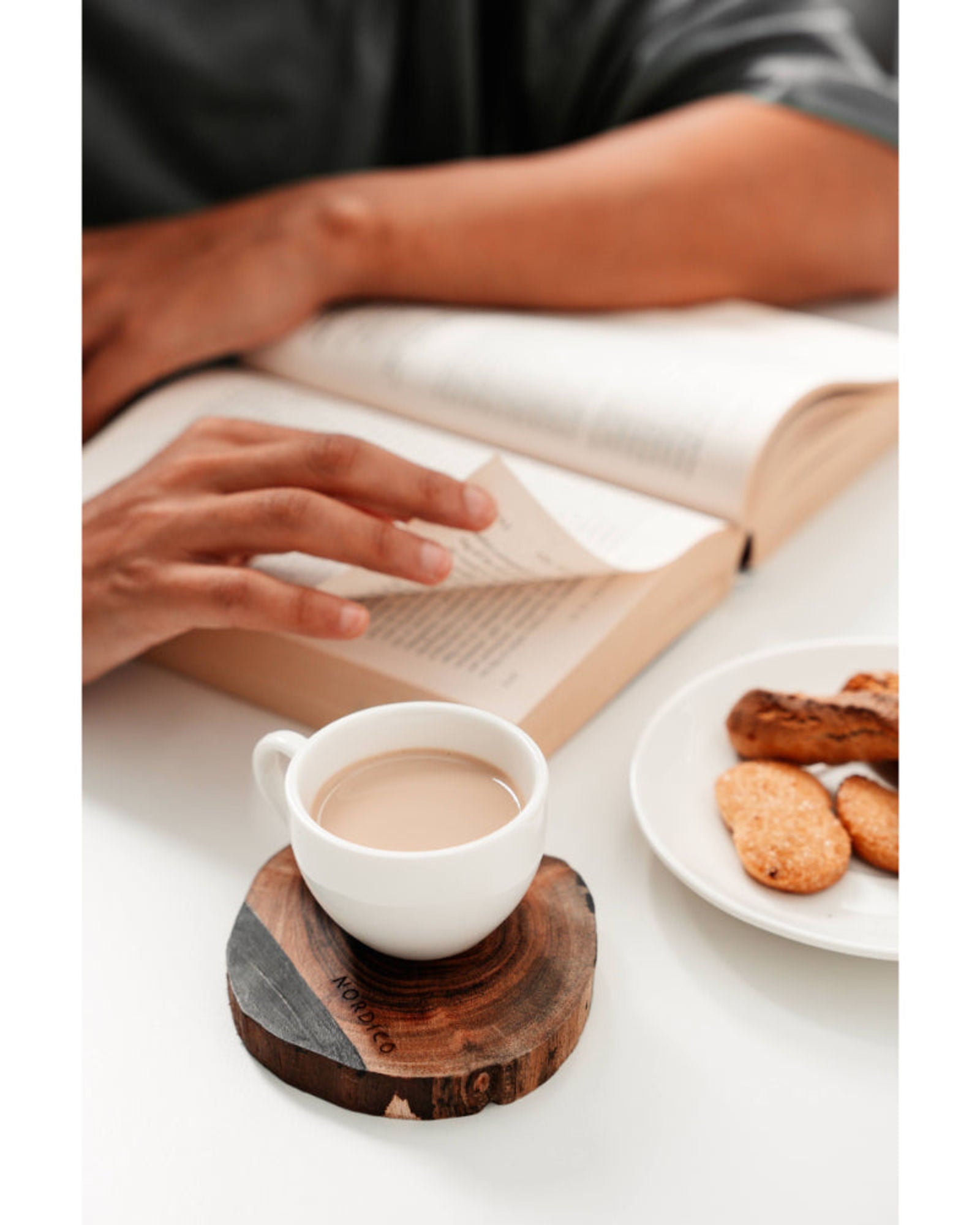 مجموعة قواعد أكواب خشبية من نورديكو - 4 قطع