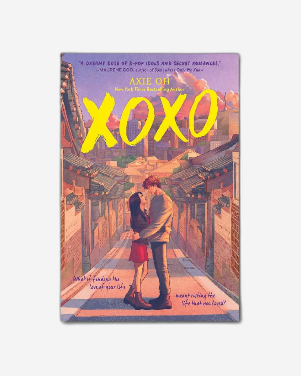 قبلات وأحضان