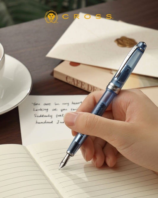 قلم حبر جاف شفاف من الراتنج باللون الأزرق الداكن من كروس بيلي لايت™ AT0742-18