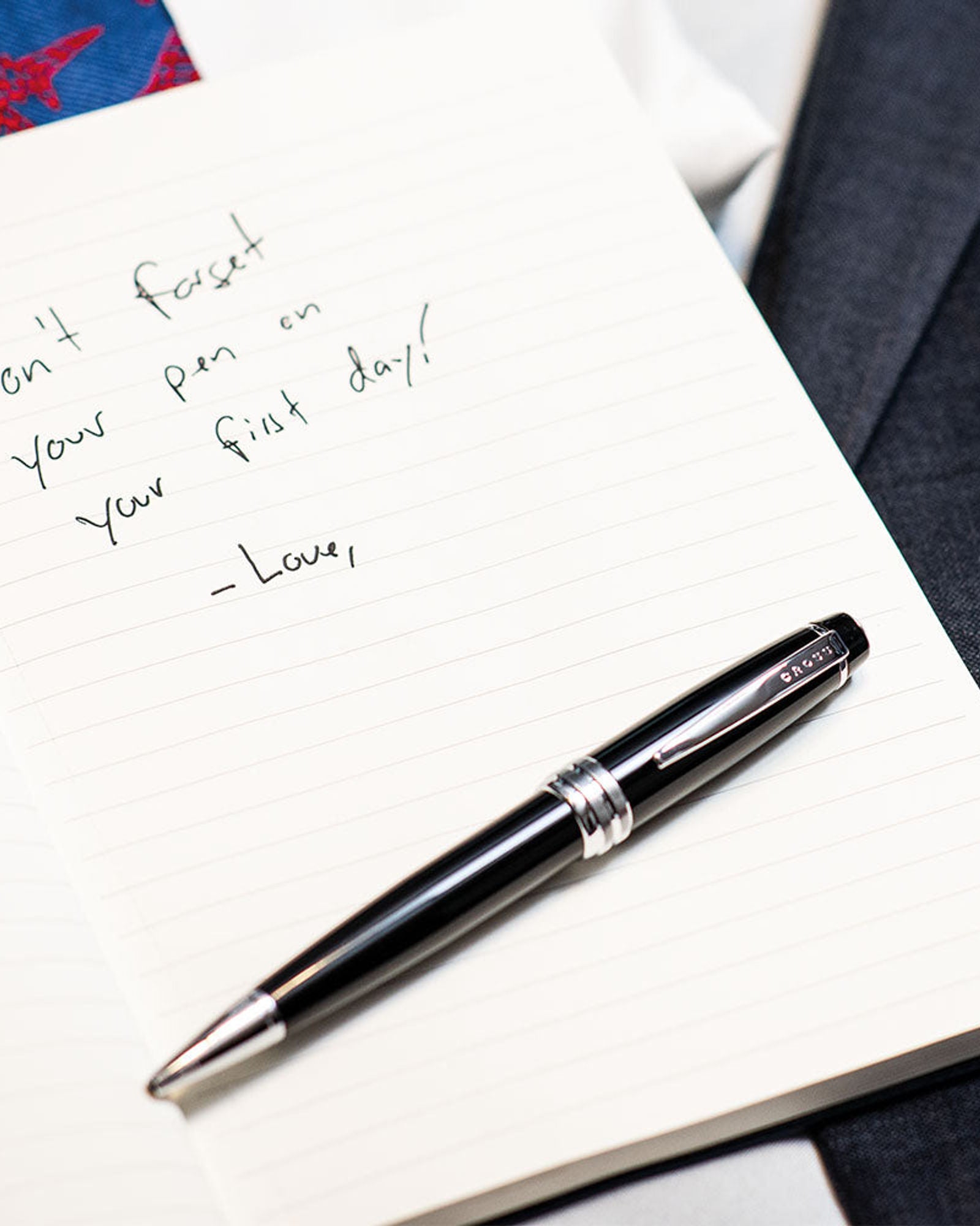 قلم حبر جاف من الراتنج الأسود اللامع Cross Bailey Light™ AT0742-1