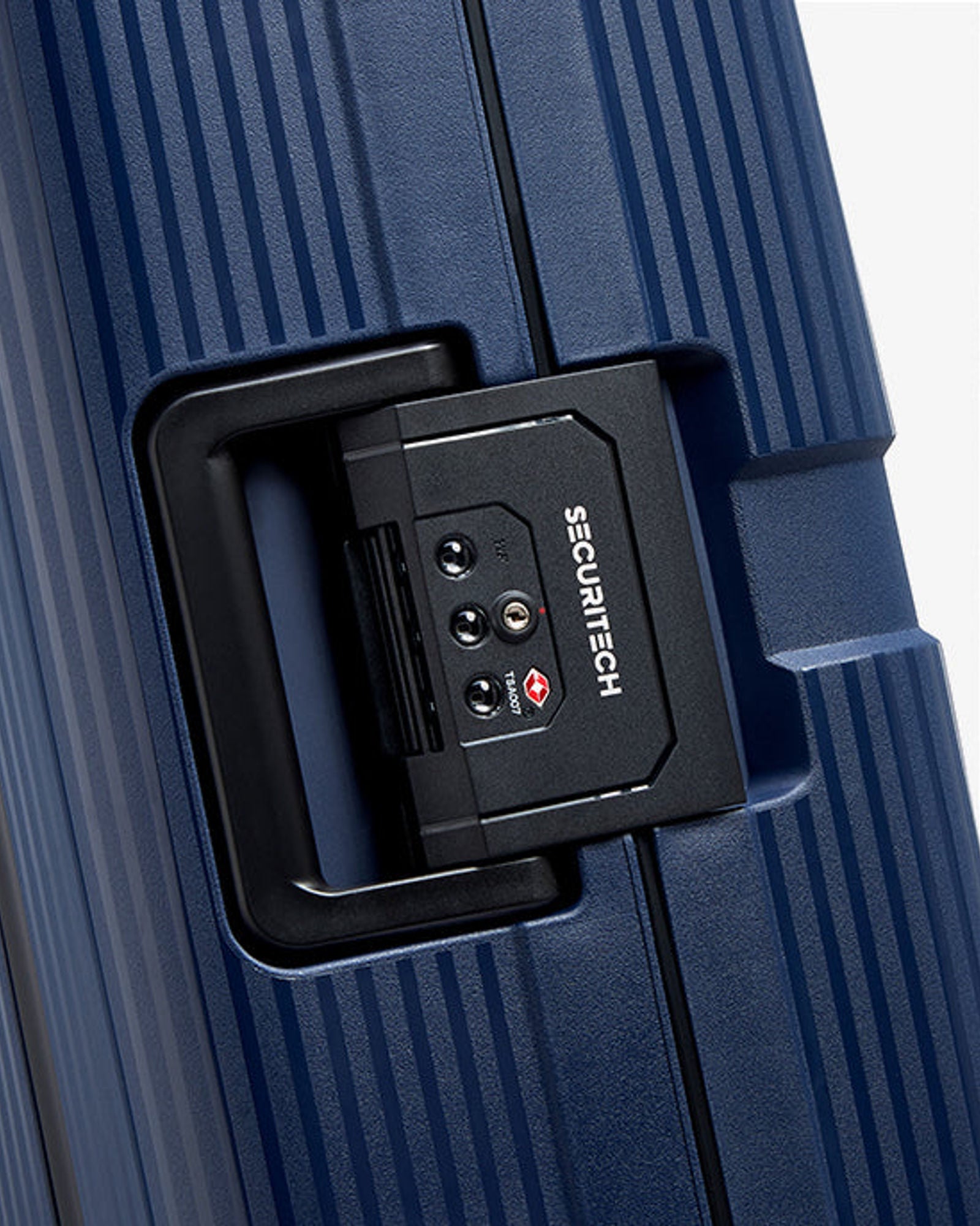 حقيبة ديلسي باريس ستون الصلبة ذات العجلات الأربع