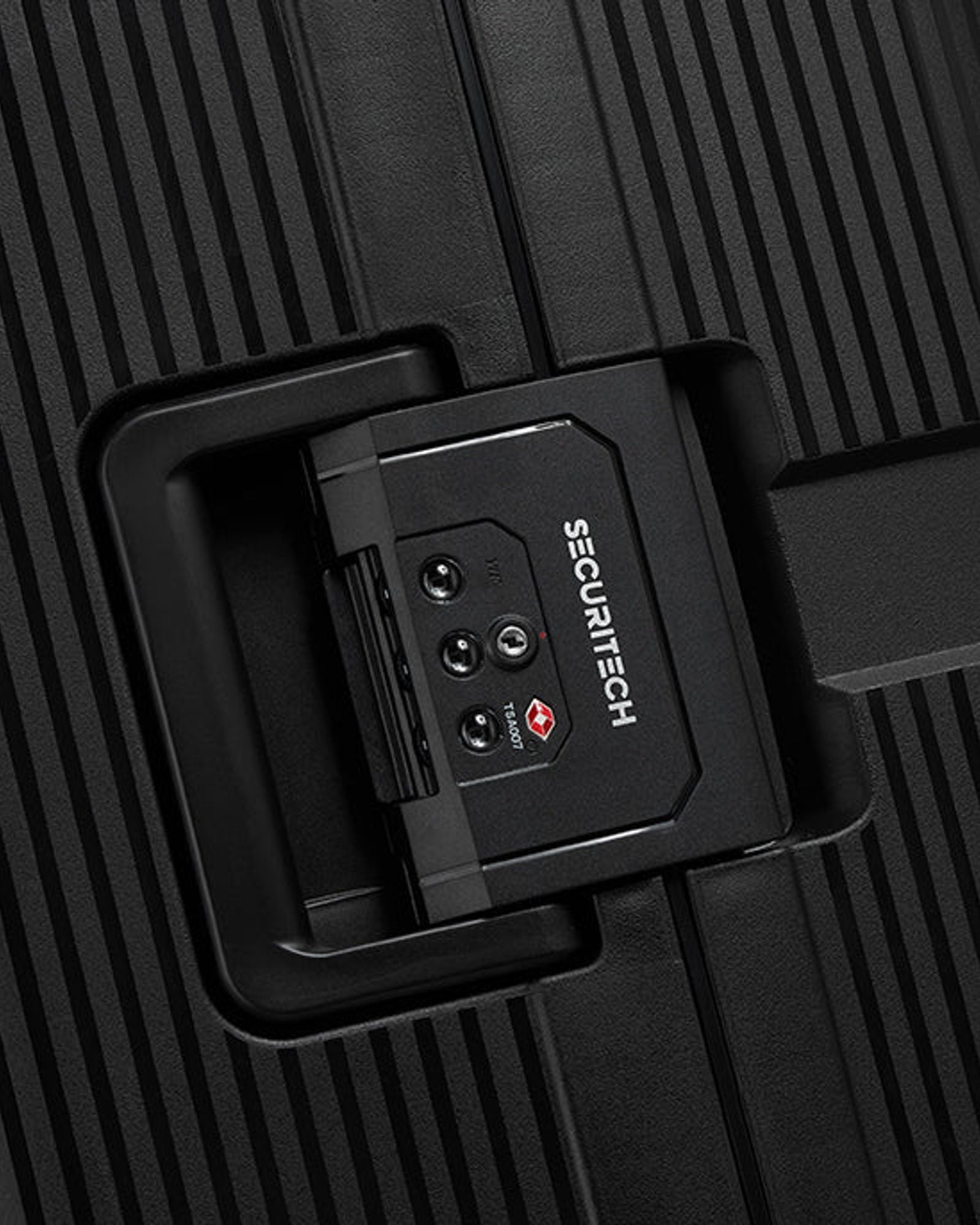 حقيبة ديلسي باريس ستون الصلبة ذات العجلات الأربع