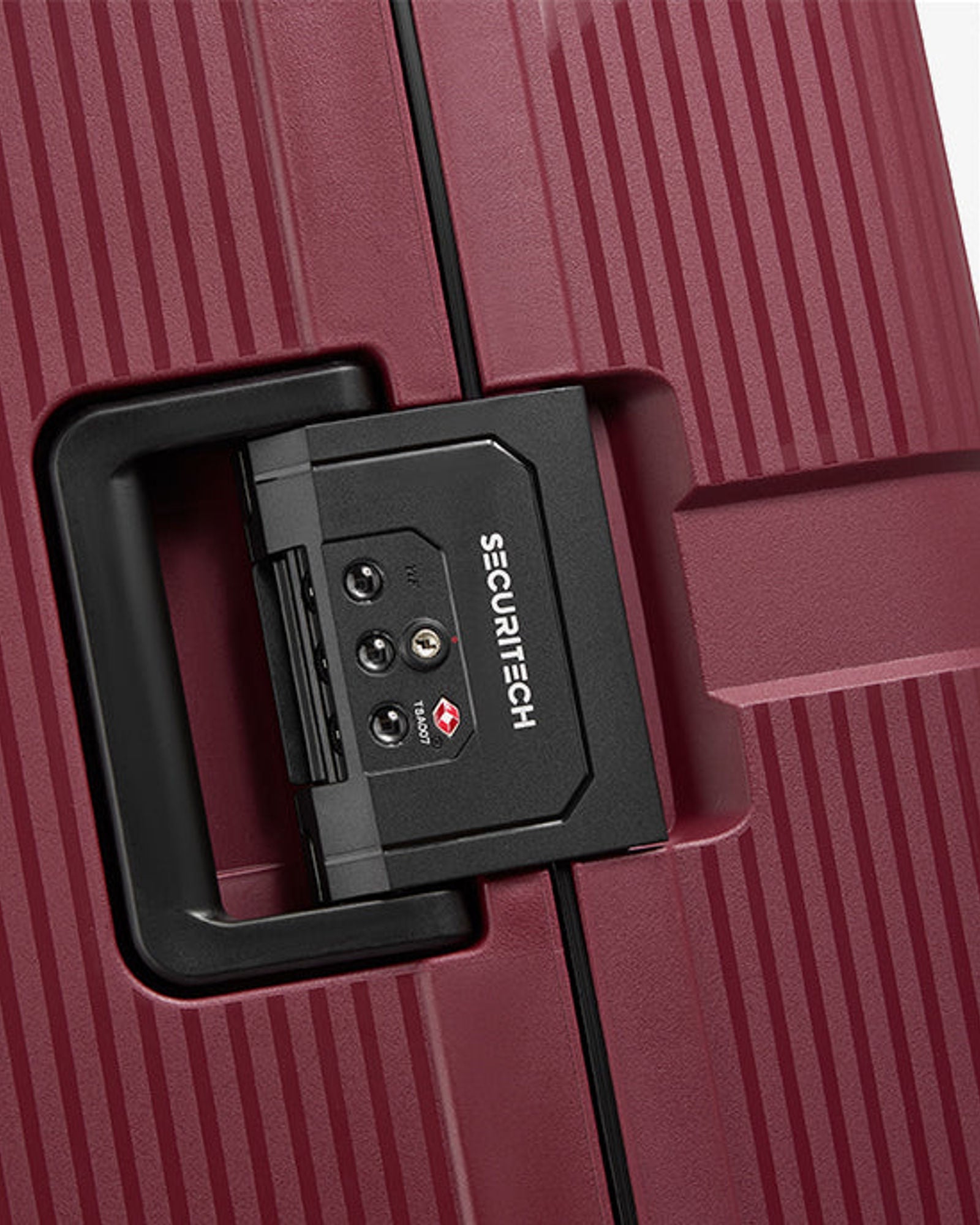 حقيبة ديلسي باريس ستون الصلبة ذات العجلات الأربع