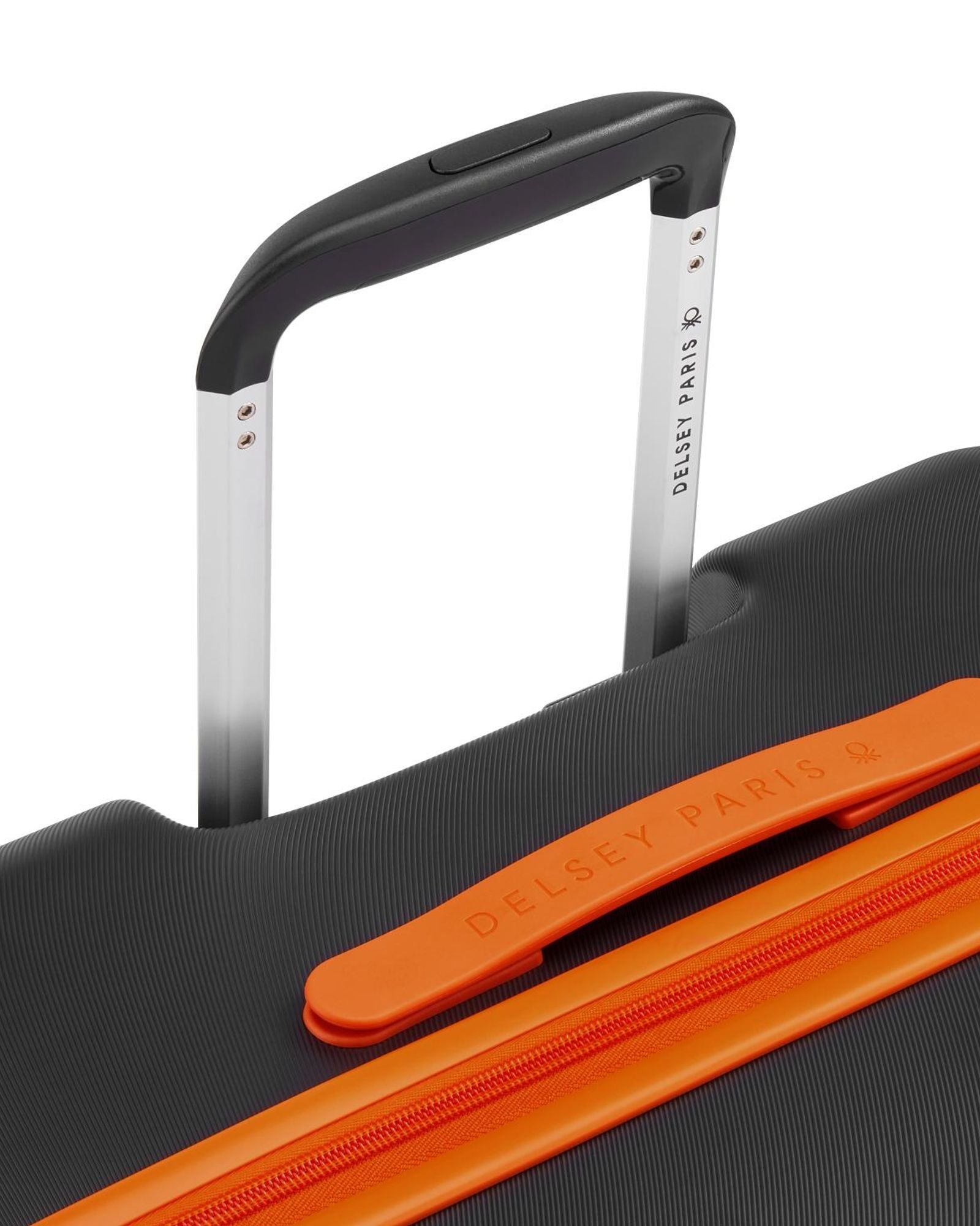 عربة أمتعة UCOB Fabrica 4 ذات العجلات المزدوجة والغطاء الصلب غير القابل للتمدد