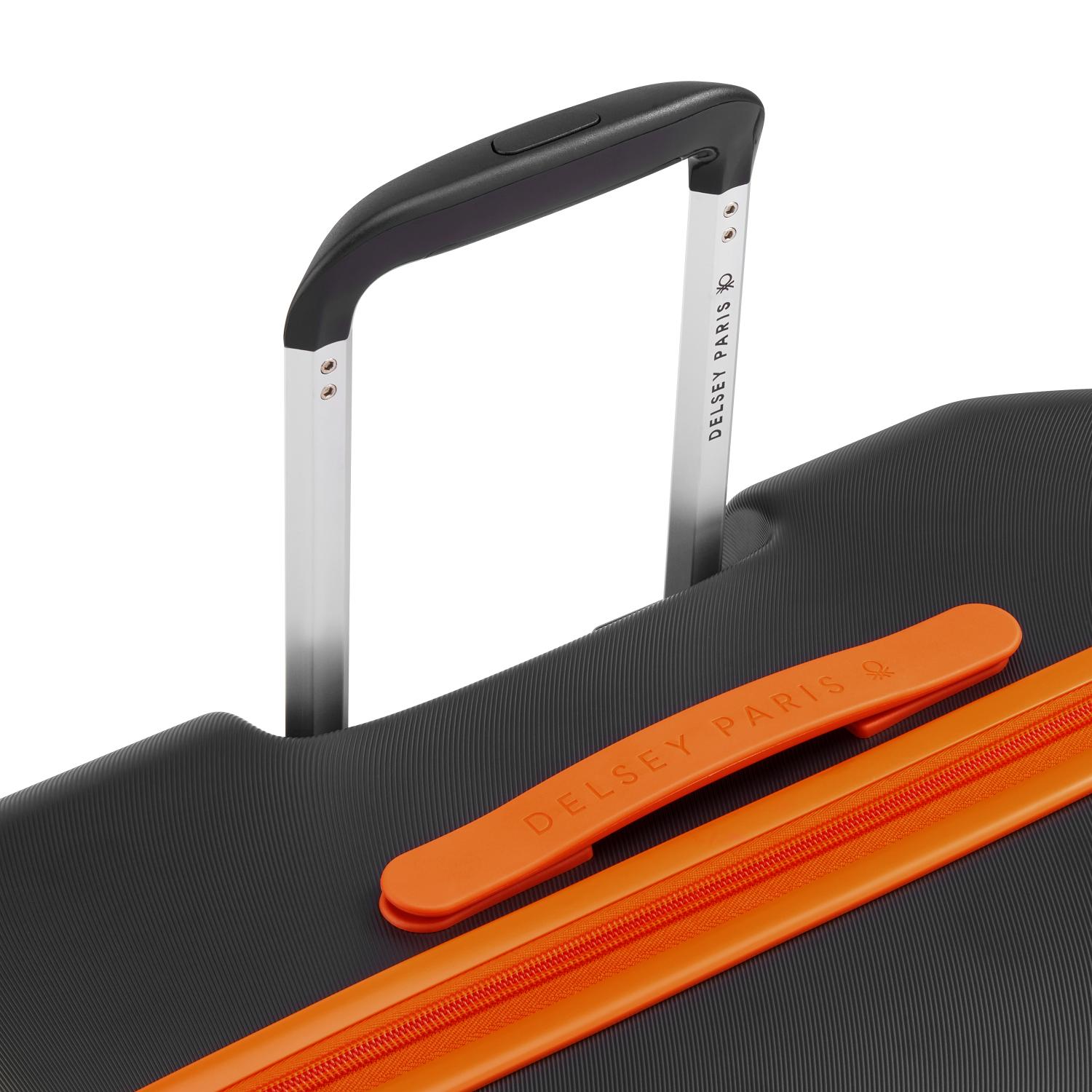 عربة أمتعة UCOB Fabrica 4 ذات العجلات المزدوجة والغطاء الصلب غير القابل للتمدد