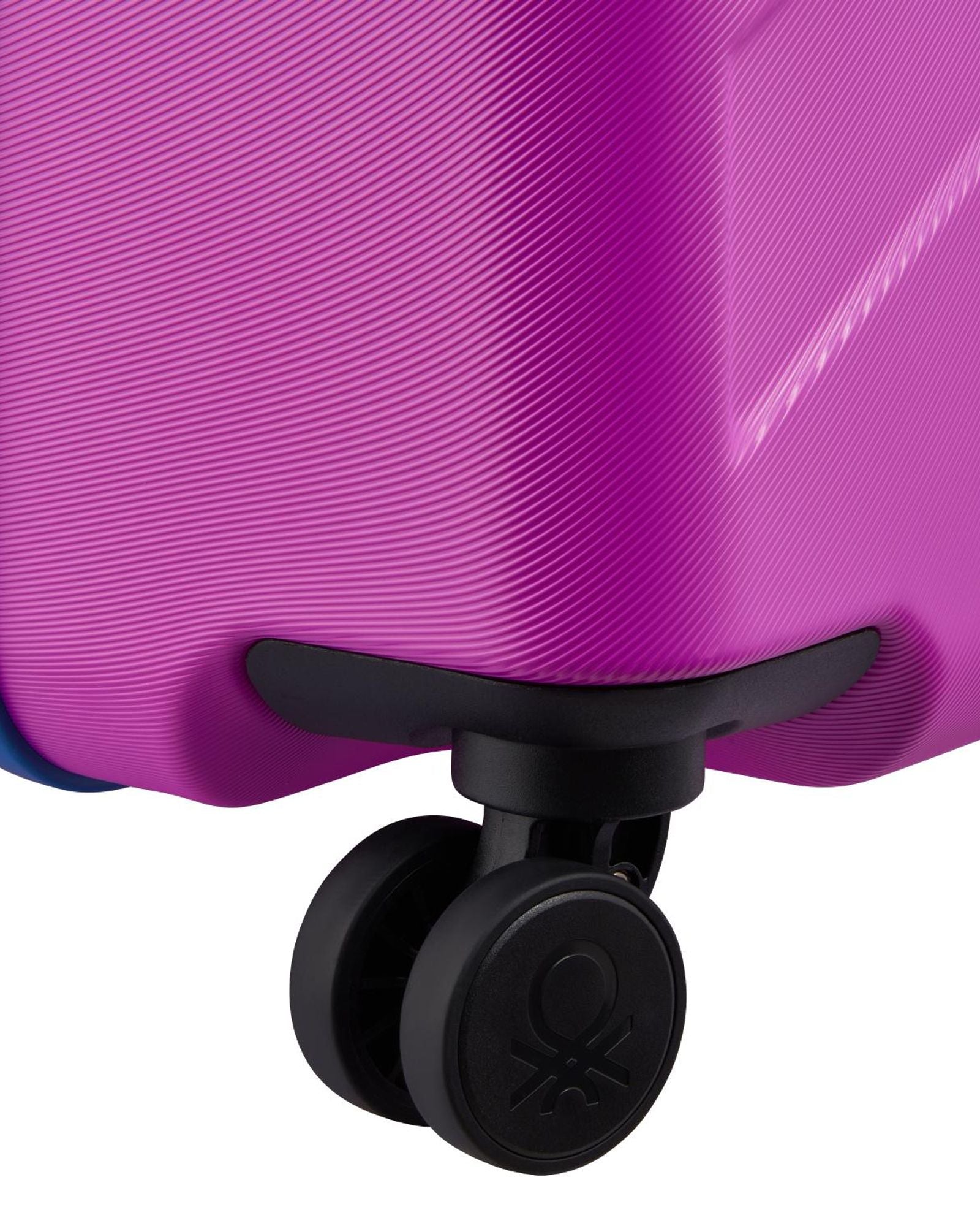 عربة أمتعة UCOB Fabrica 4 ذات العجلات المزدوجة والغطاء الصلب غير القابل للتمدد