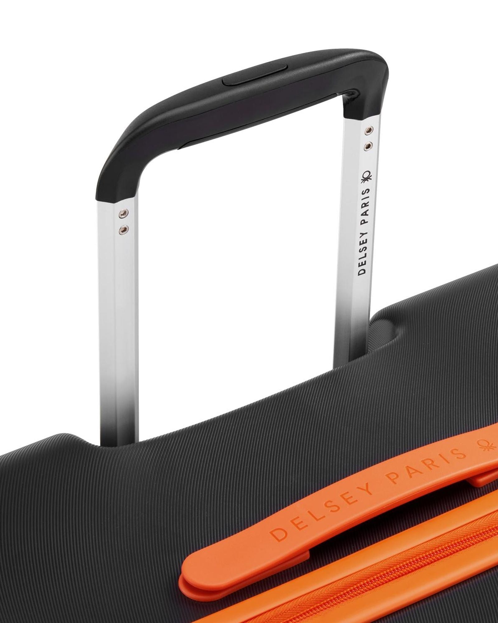 عربة أمتعة UCOB Fabrica 4 ذات العجلات المزدوجة والغطاء الصلب غير القابل للتمدد