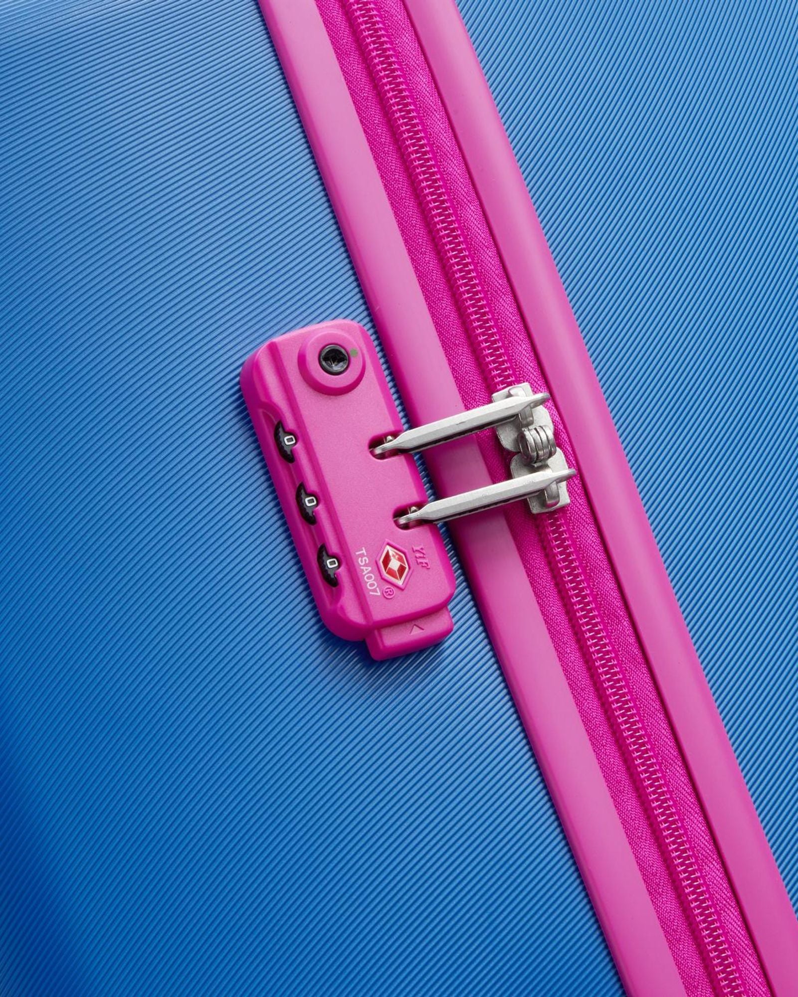 عربة أمتعة UCOB Fabrica 4 ذات العجلات المزدوجة والغطاء الصلب غير القابل للتمدد