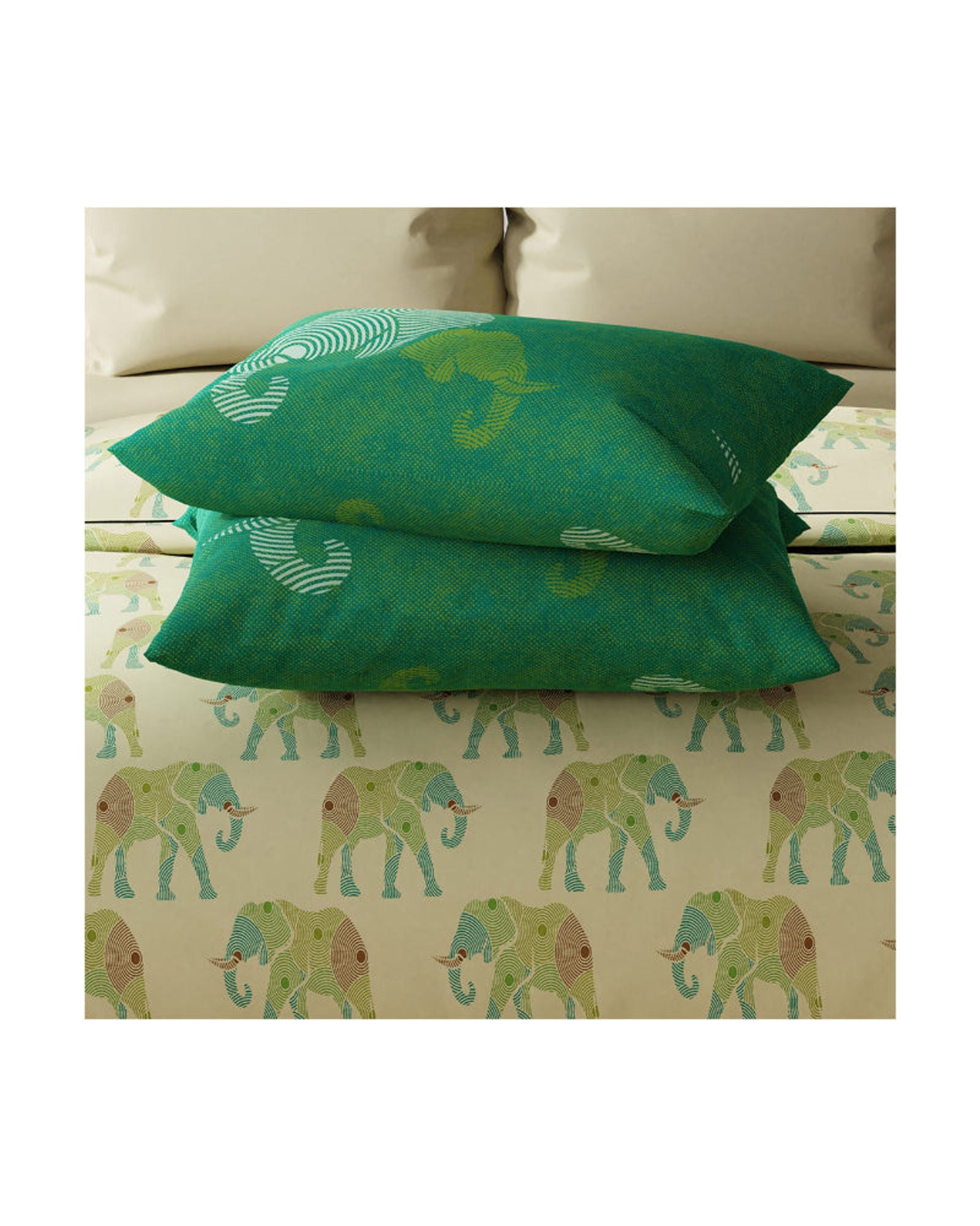 ملاءة سرير سفاري 210TC كينج من يونايتد كولورز أوف بينيتون مع غطائي وسادة باللون الأخضر الهادئ