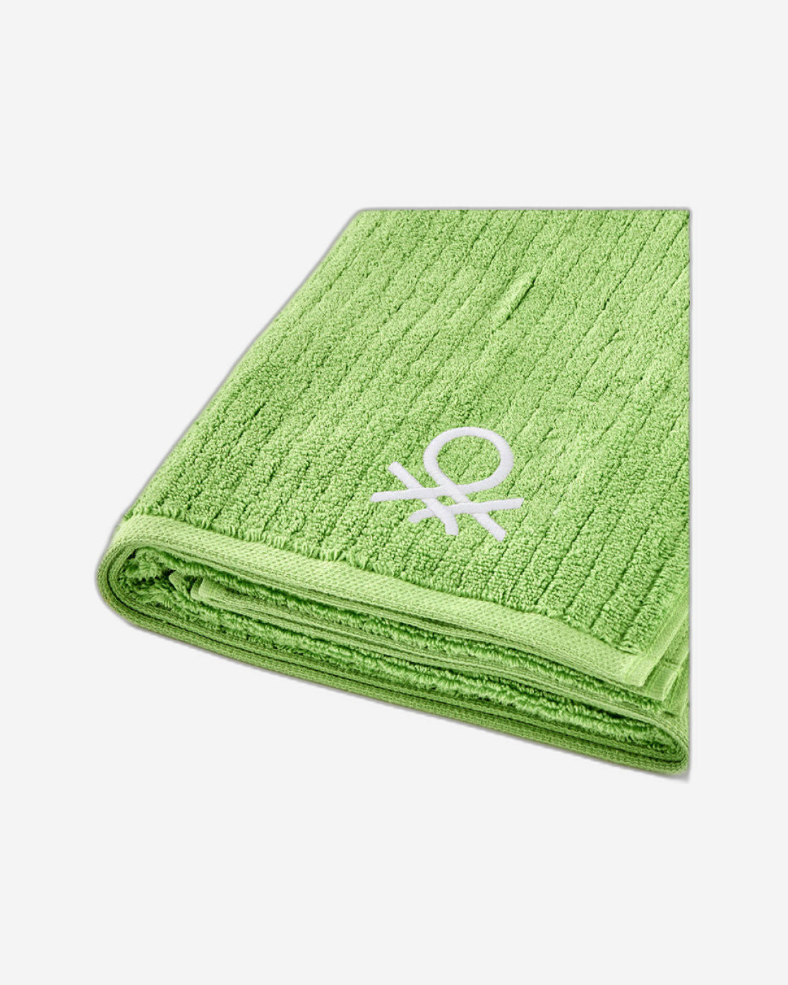 منشفة حمام سفاري بنقشة أوراق الشجر من يونايتد كولورز أوف بينيتون، وزن 450 جرامًا لكل متر مربع