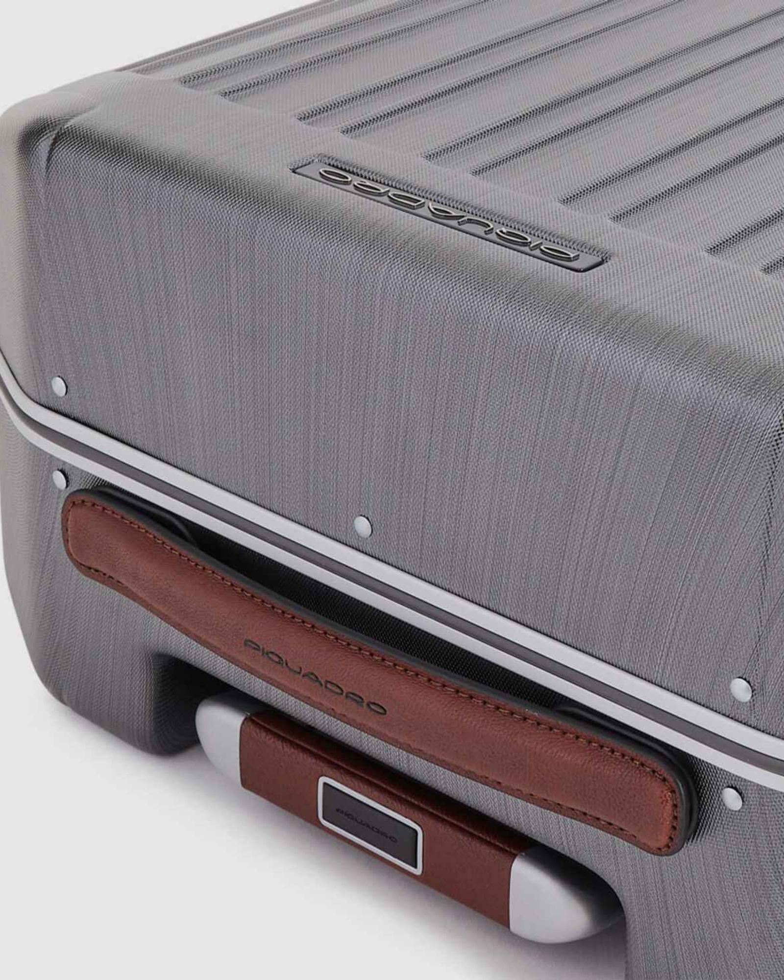 حقيبة أمتعة بيكوادرو بي كيو إل إم بإطار ٥٥ سم، فائقة النحافة، متينة، لون أسود/بني فاتح - Bv4425Pqlm/Ncu