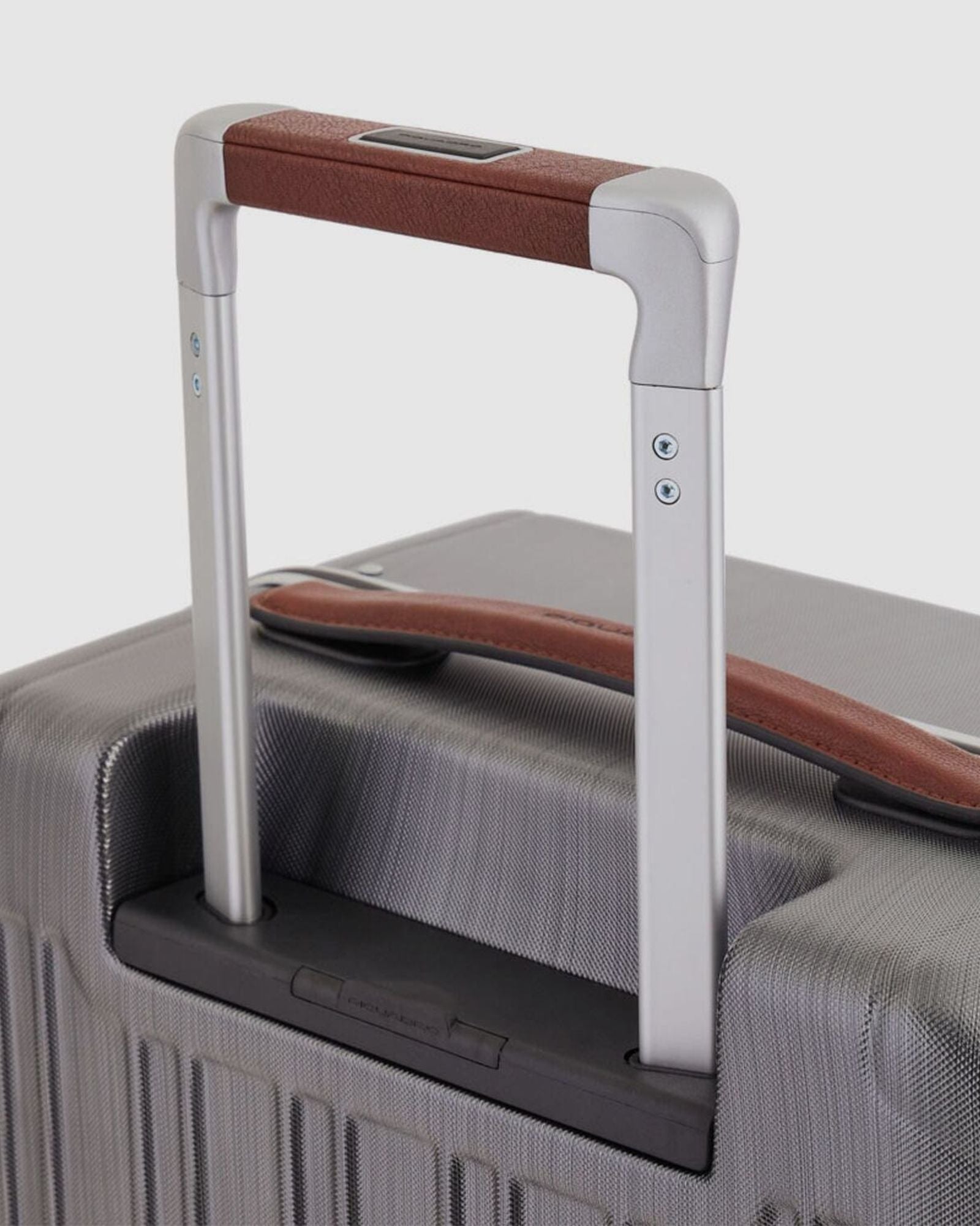 حقيبة أمتعة بيكوادرو بي كيو إل إم بإطار ٥٥ سم، فائقة النحافة، متينة، لون أسود/بني فاتح - Bv4425Pqlm/Ncu