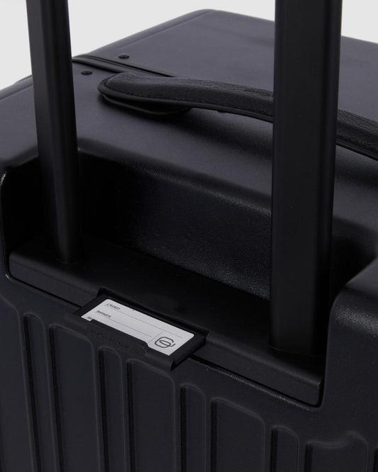 Piquadro Pqlm - دوارة صلبة متوسطة الحجم باللون الأسود غير اللامع