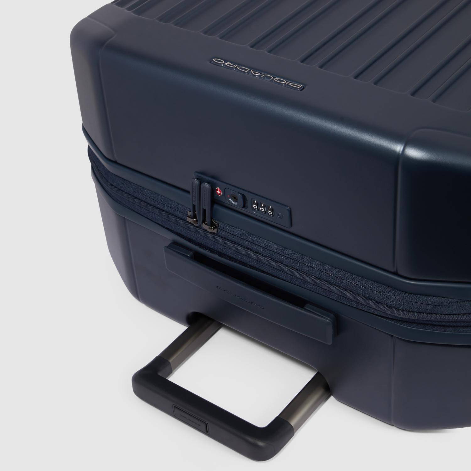 عربة بيكوادرو بي كيو لايت متوسطة الحجم قابلة للتمدد بأربع عجلات من البولي كربونات باللون الأزرق غير اللامع