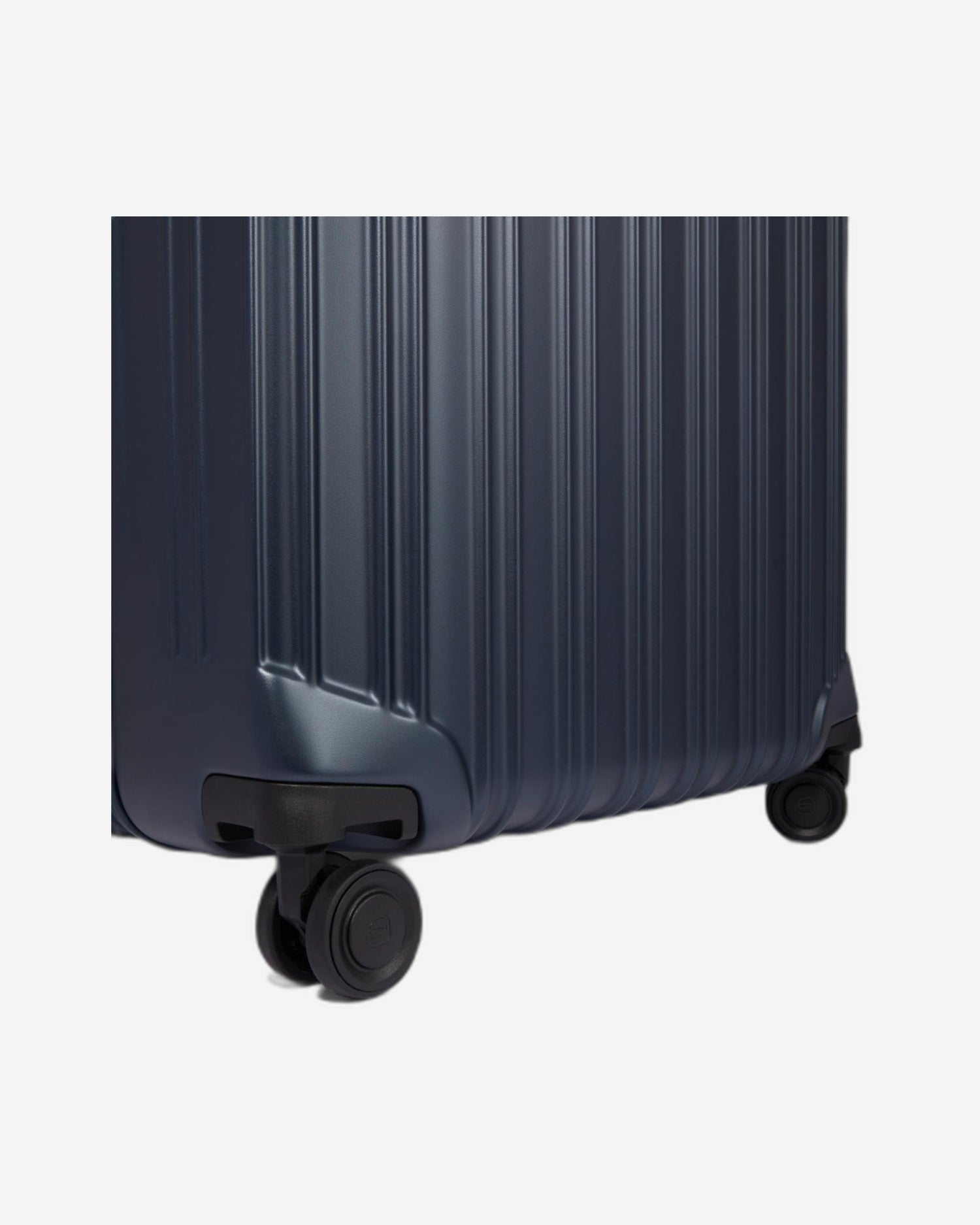 عربة بيكوادرو بي كيو لايت متوسطة الحجم قابلة للتمدد بأربع عجلات من البولي كربونات باللون الأزرق غير اللامع