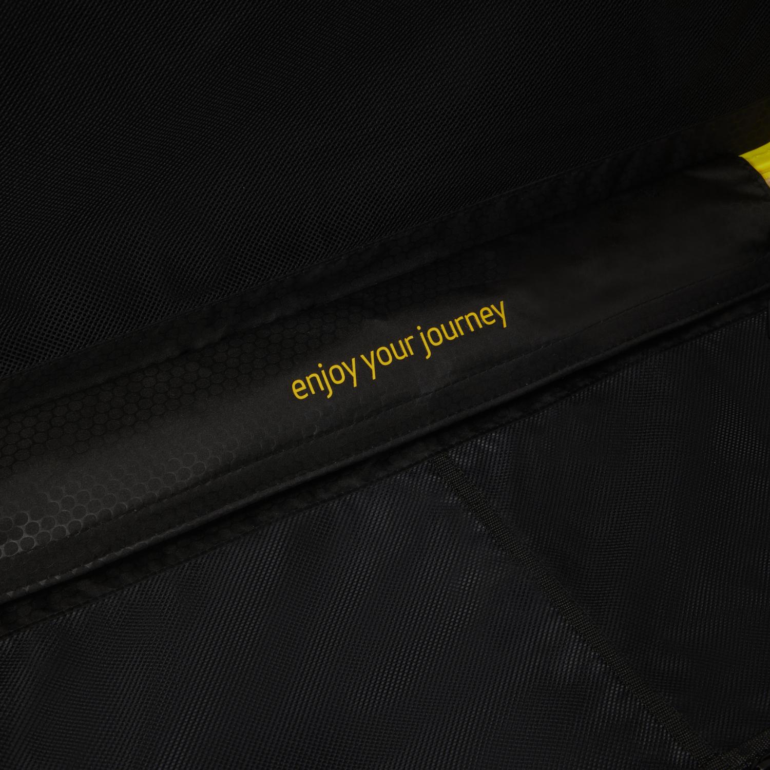 عربة بيكوادرو بي كيو لايت كبيرة الحجم قابلة للتمدد بأربع عجلات، لون أصفر من البولي كربونات