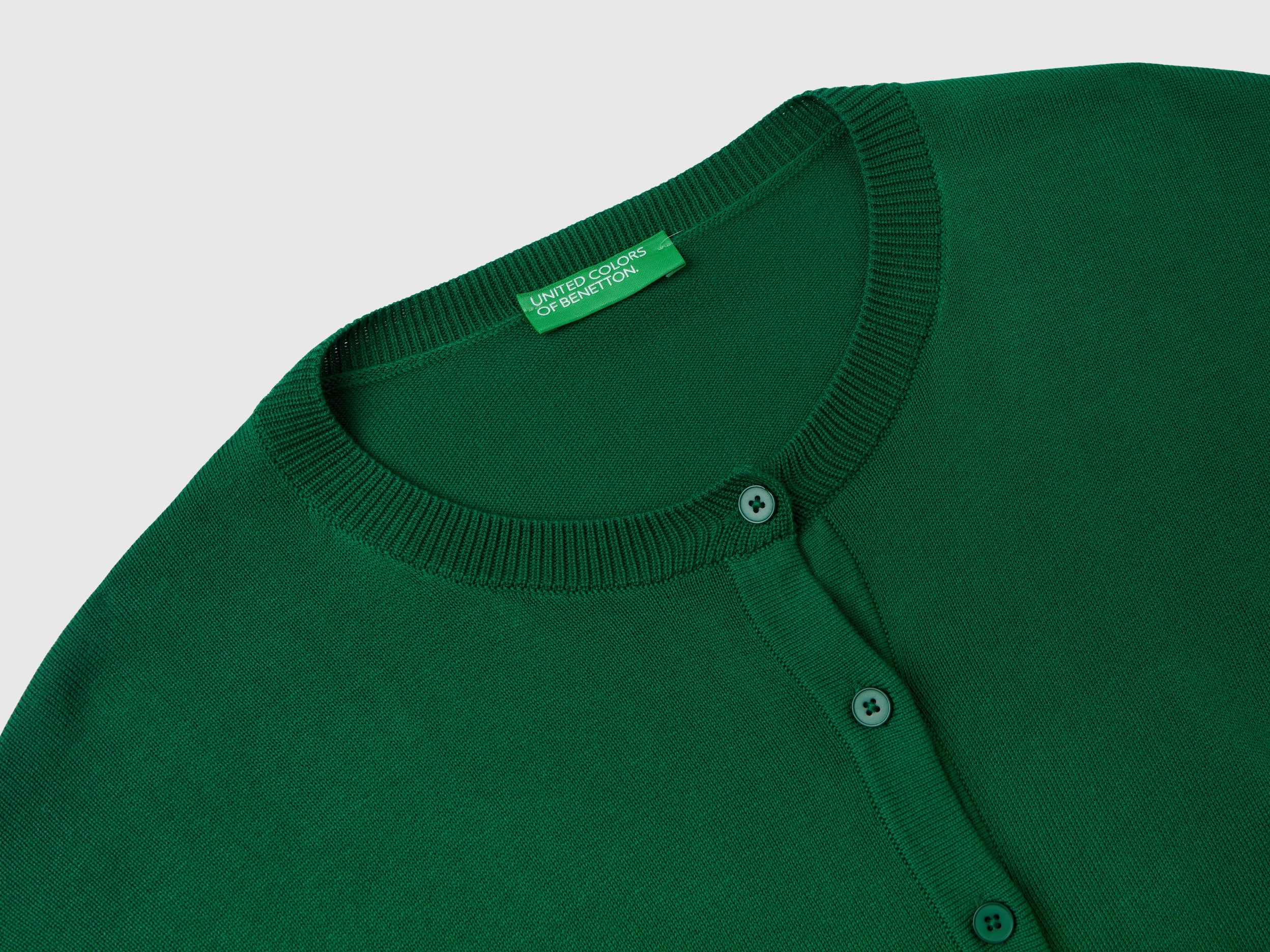 كارديجان برقبة دائرية وأزرار