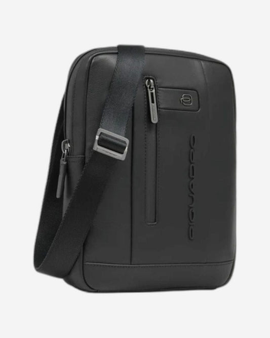 حقيبة كروسبودي Piquadro Urban لجهاز iPad مقاس 10.5 بوصة/9.7 بوصة