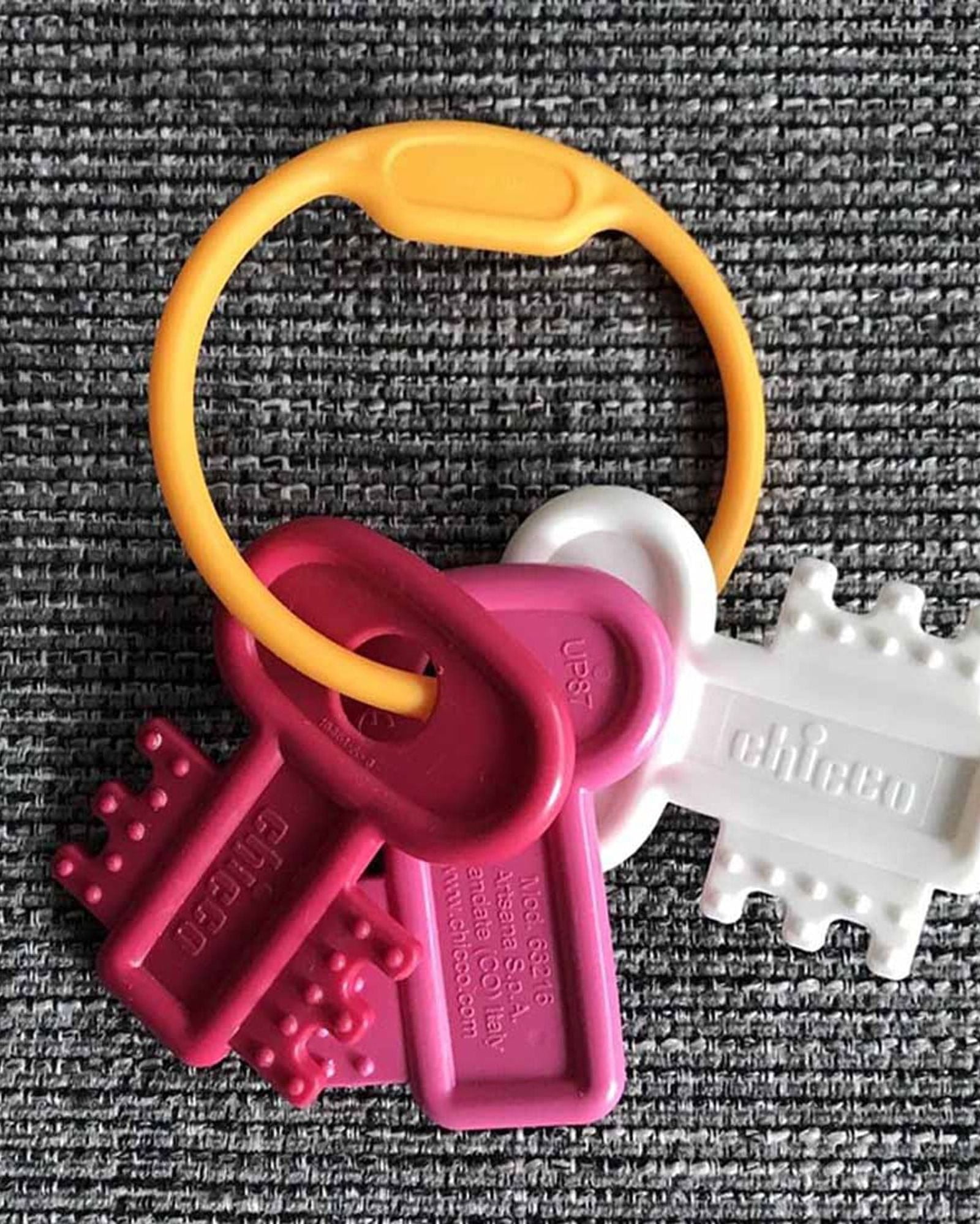 سلسلة مفاتيح التسنين من تشيكو - وردية - 3 أشهر فما فوق