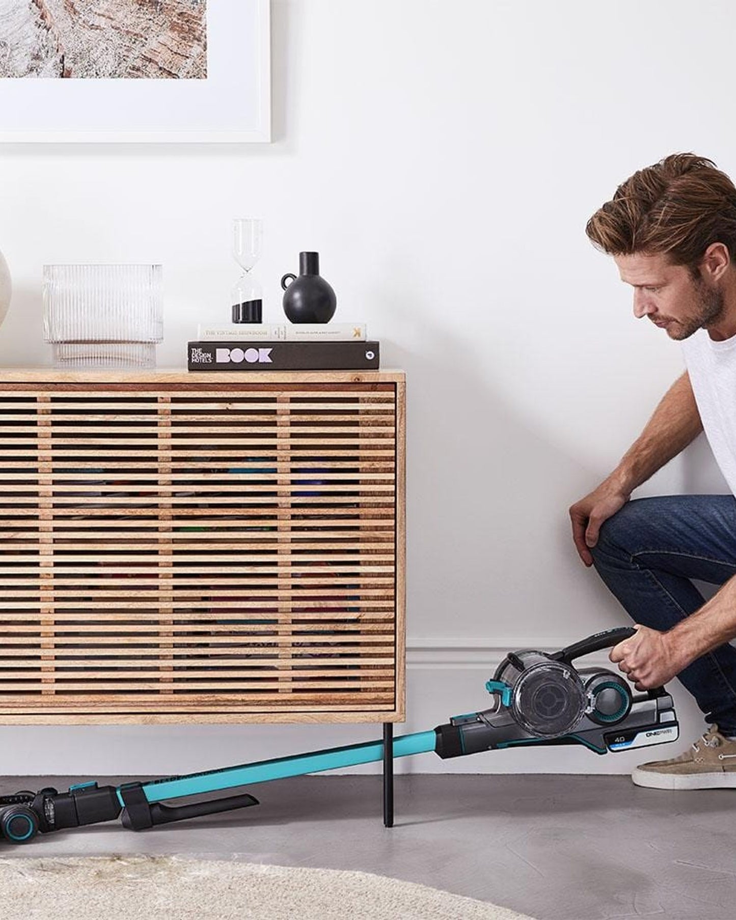 مكنسة كهربائية لاسلكية مزدوجة من هوفر ONEPWR Blade Max مزودة ببطاريتين ليثيوم بسعة 4.0 أمبير/ساعة كحد أقصى