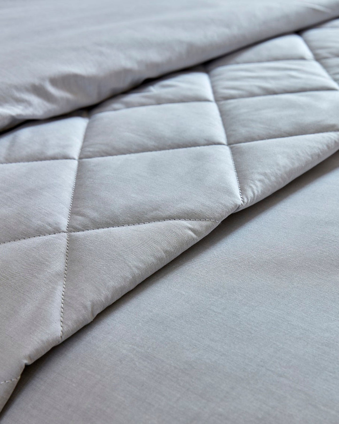 مفرش سرير من قماش شامبراي قطني من كريستي "ستورنواي" مع غطاء وسادة باللون الفضي