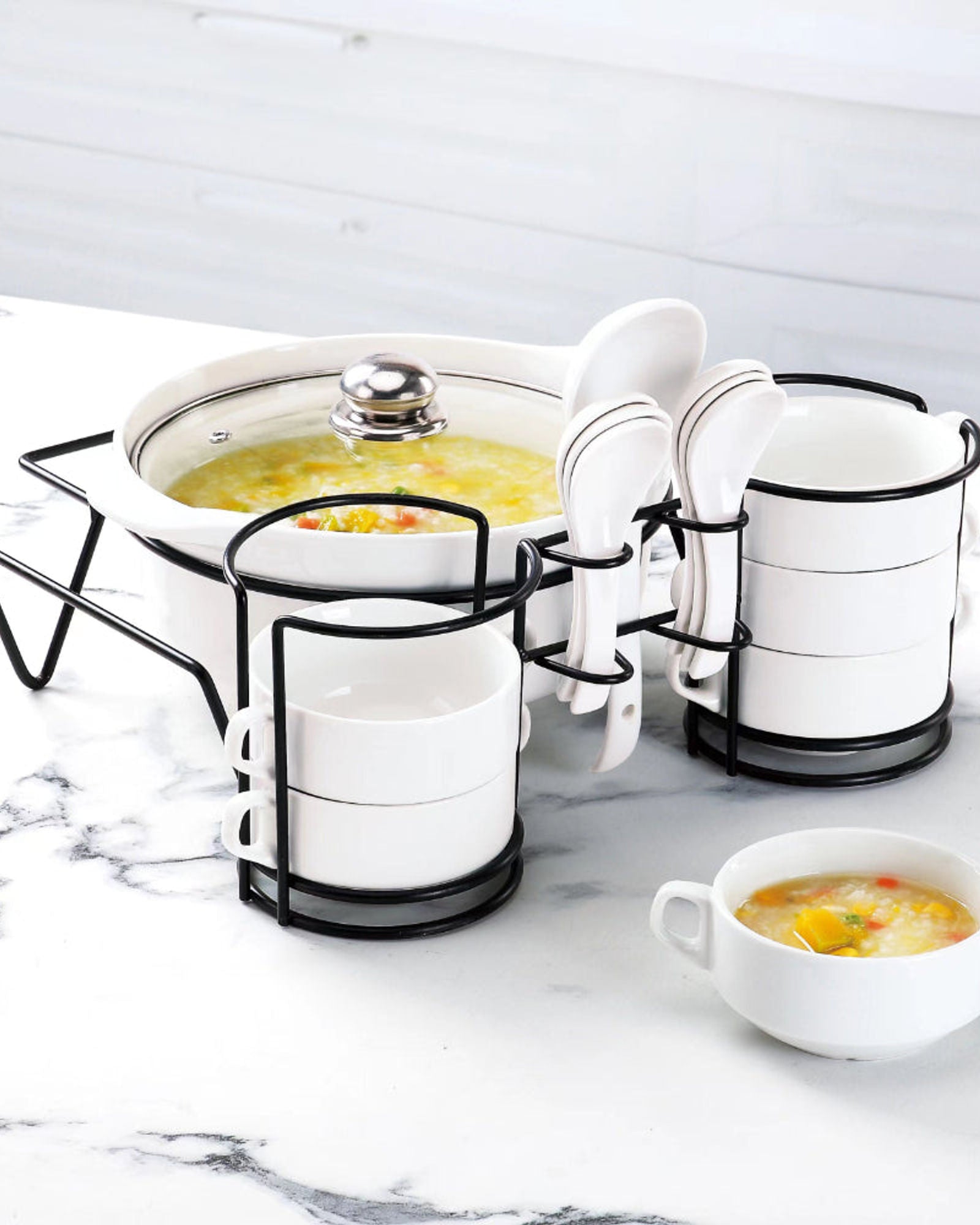 طقم شوربة أبيض ضحل مع حامل معدني أسود 15 قطعة