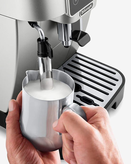 ماكينة قهوة ديلونجي الأوتوماتيكية بالكامل MAGNIFICA START ماكينة إسبريسو من حبة إلى كوب مثالية للإسبريسو والأمريكانو والكابتشينو واللاتيه والماكياتو - ECAM220.31.SB فضي/أسود (معتمدة من هيئة الإمارات للمواصفات والمقاييس)