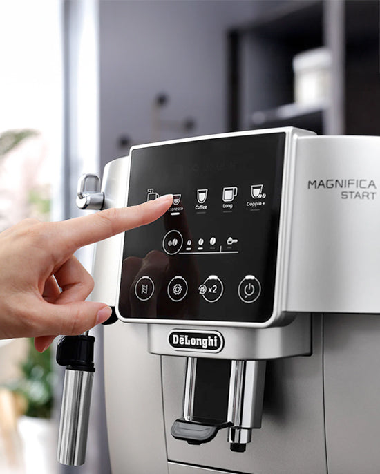 ماكينة قهوة ديلونجي الأوتوماتيكية بالكامل MAGNIFICA START ماكينة إسبريسو من حبة إلى كوب مثالية للإسبريسو والأمريكانو والكابتشينو واللاتيه والماكياتو - ECAM220.31.SB فضي/أسود (معتمدة من هيئة الإمارات للمواصفات والمقاييس)